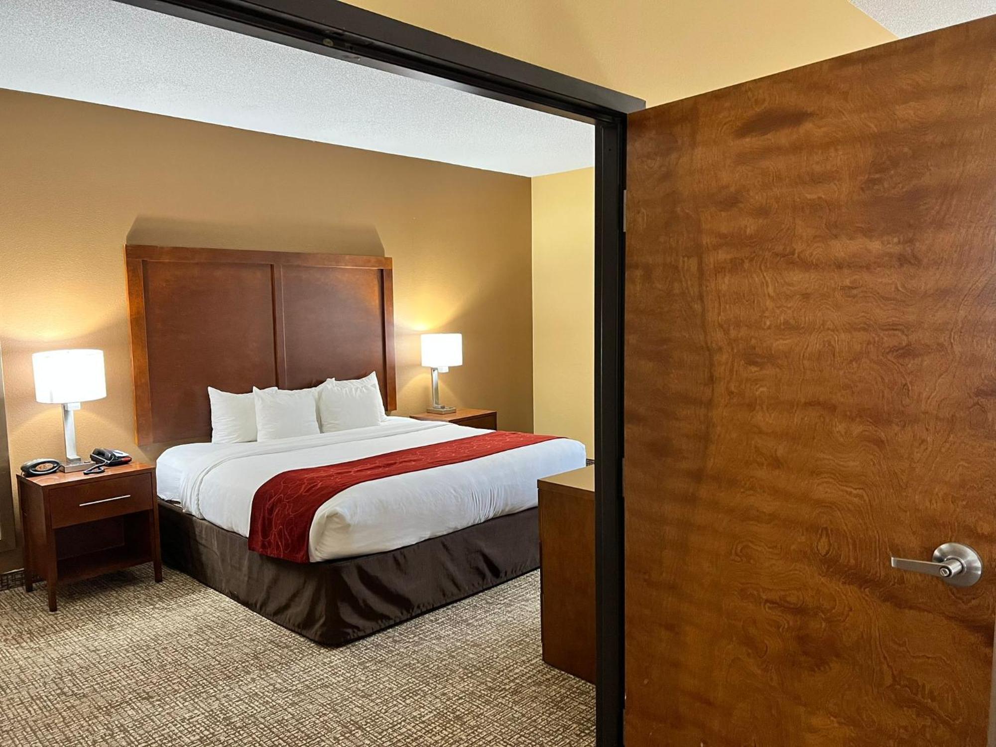 Hotel Comfort East 3*