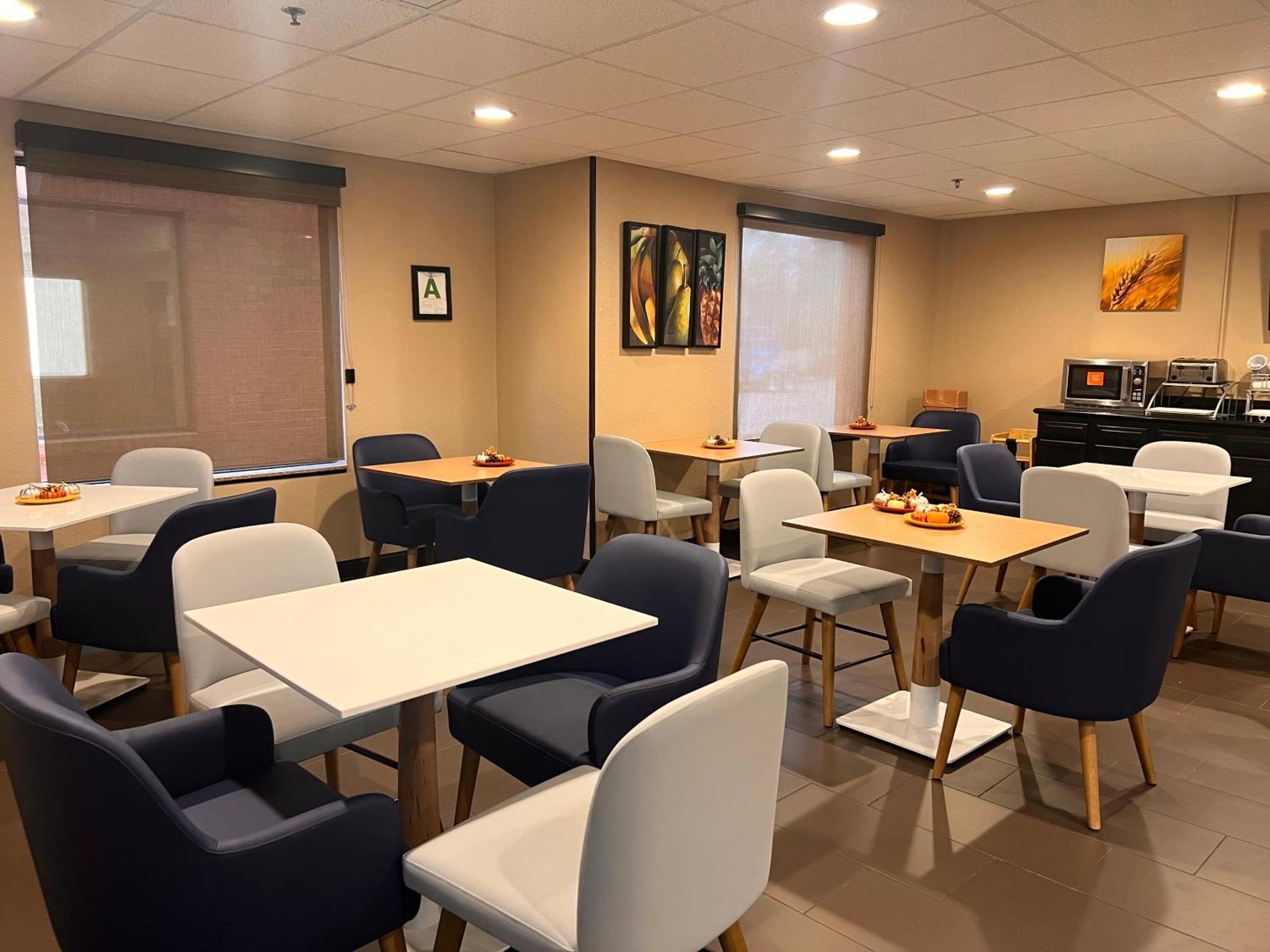 Comfort Airport Hotel 3*