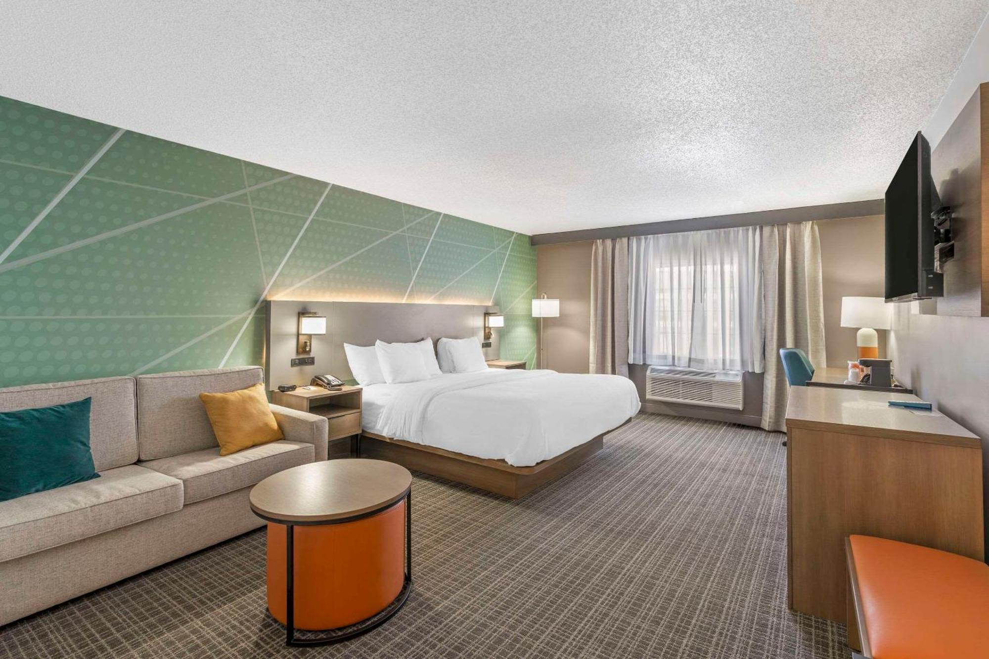 Comfort & Airport Fair & Expo Hotel 3*