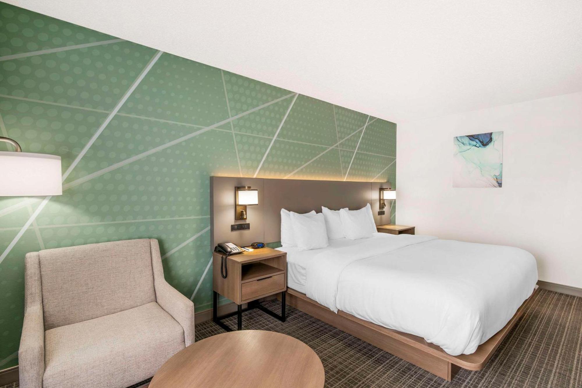 Comfort & Airport Fair & Expo Hotel