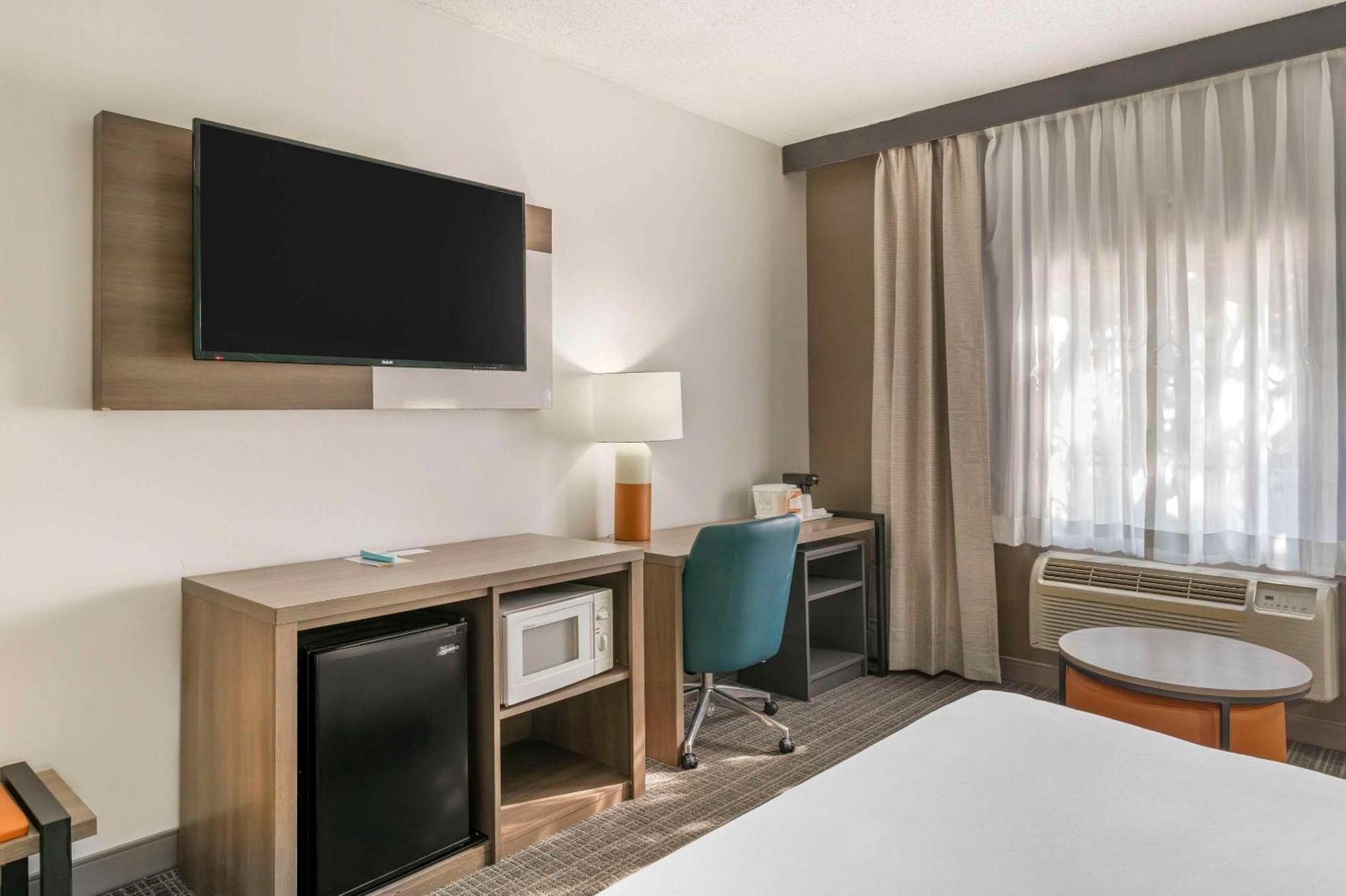 Hotel Comfort & Airport Fair & Expo 3*