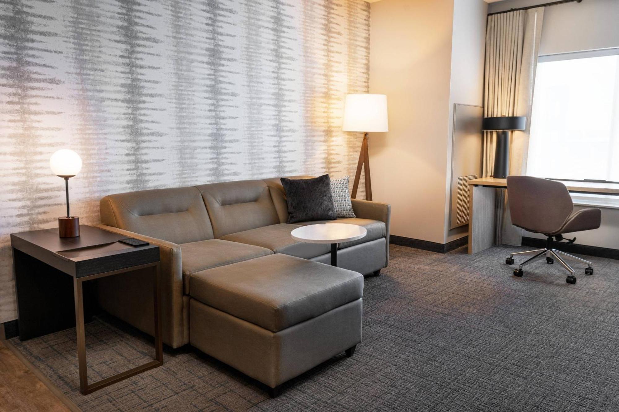 By Marriott Old Henry Hotel 3*