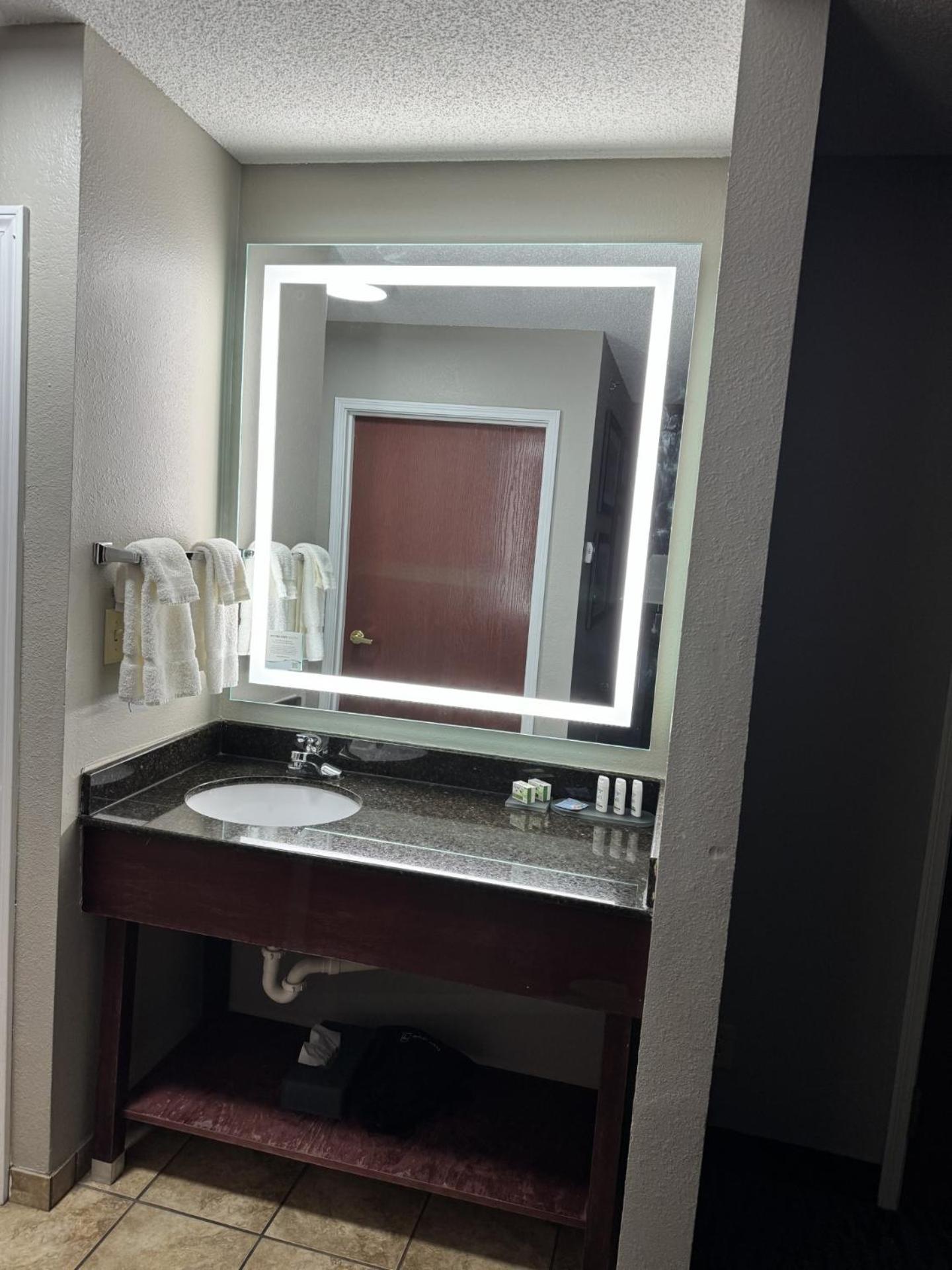 La Quinta & By Wyndham East Hotel
