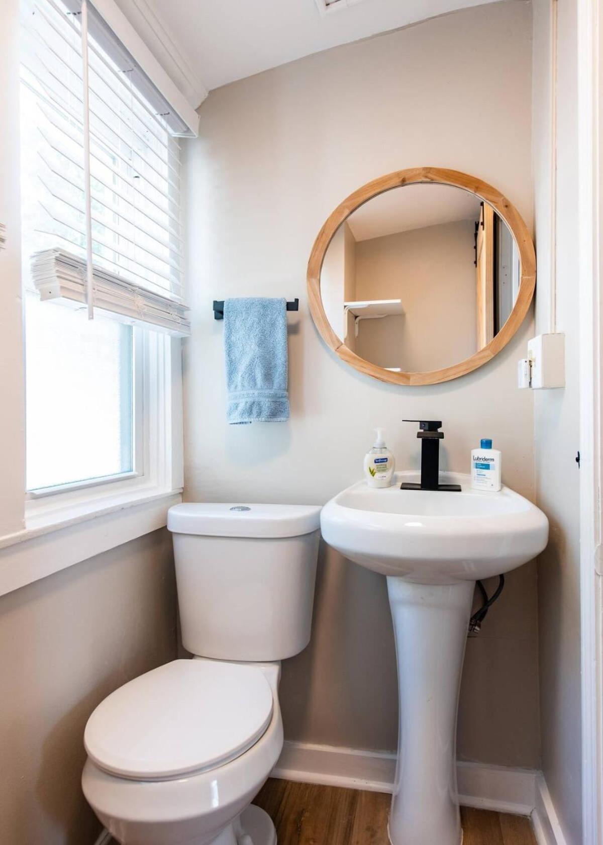 Holiday home Charming Near Churchill Ds And Expo Center Louisville