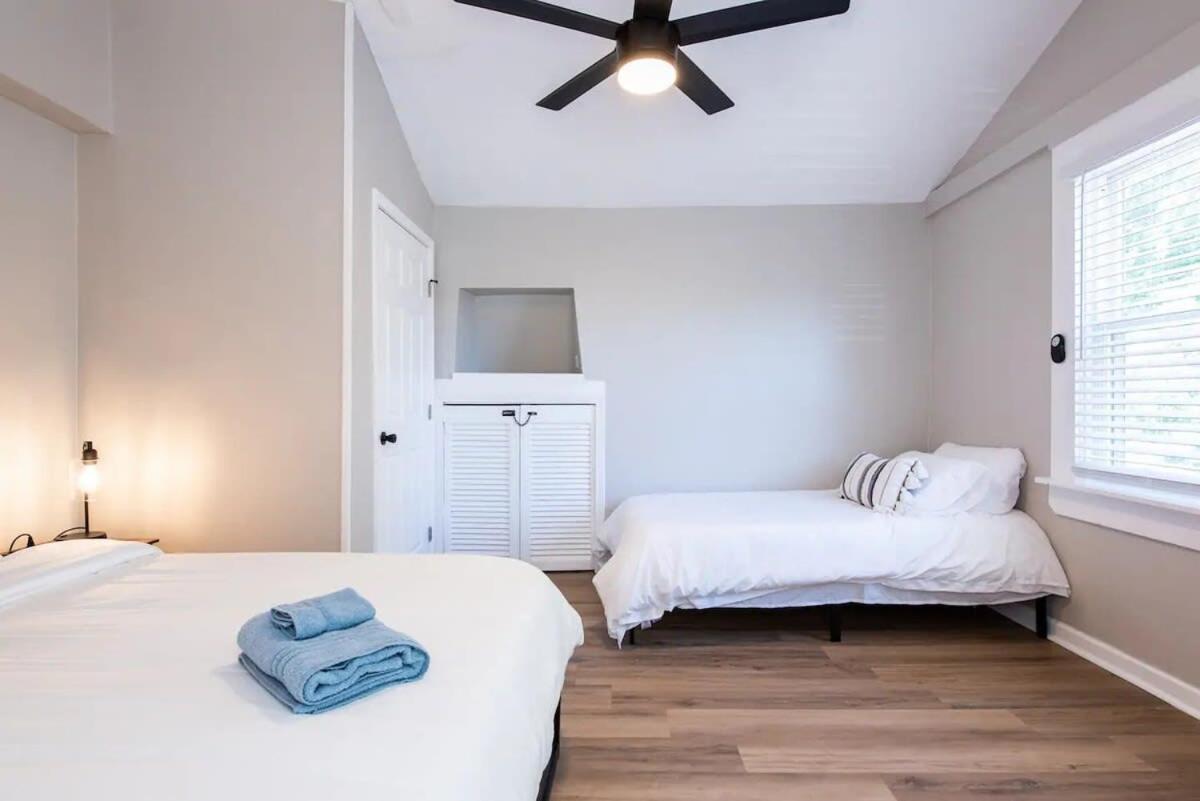 Charming Near Churchill Ds And Expo Center Holiday home *
