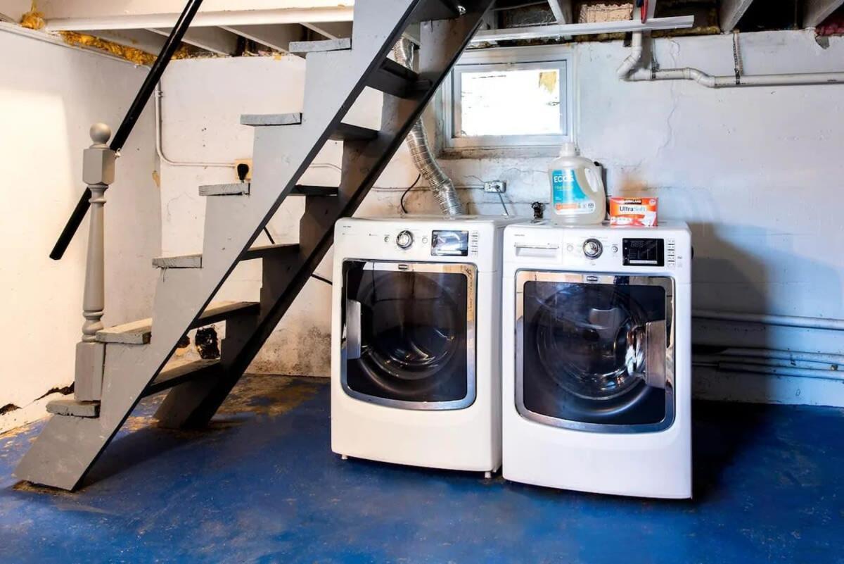 Charming Near Churchill Ds And Expo Center Holiday home *