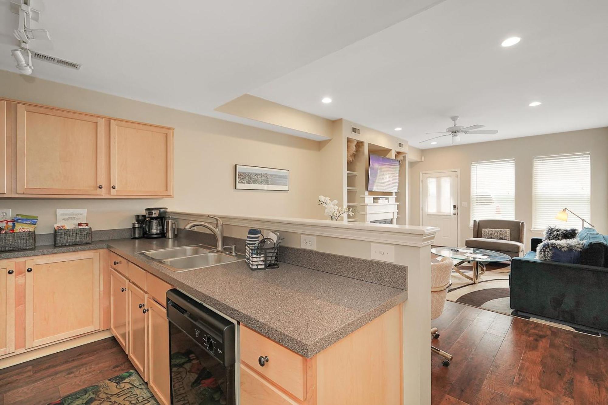 Lux Townhouse, Walk To All, Sleeps 6 Adults Louisville
