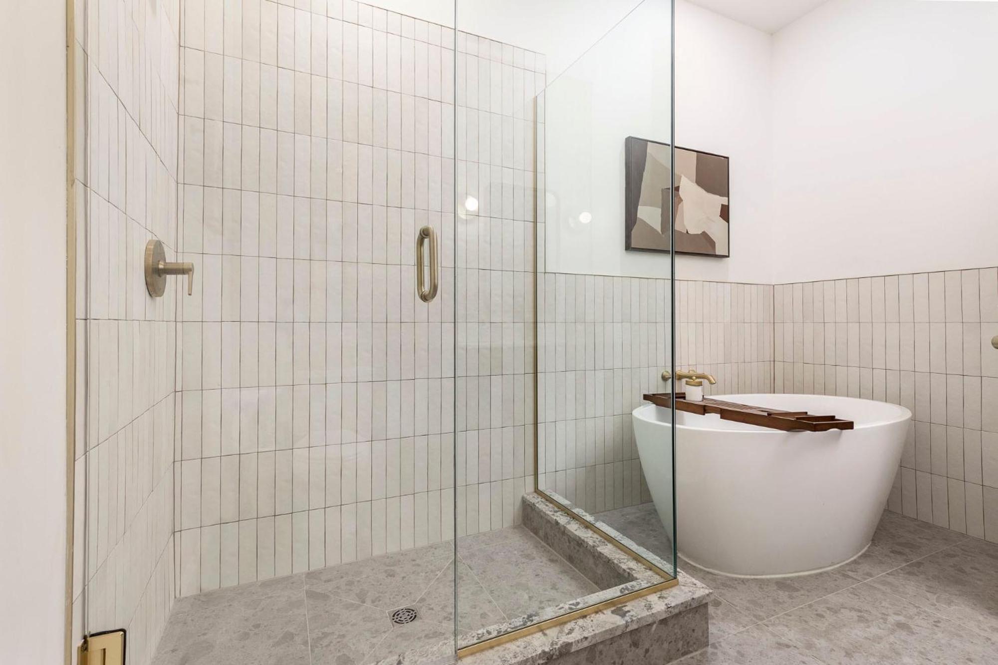 Apartment Skyline Bourbon Loft By Hollyhock 5 Bedrooms-2 Baths With Soaking Tub *