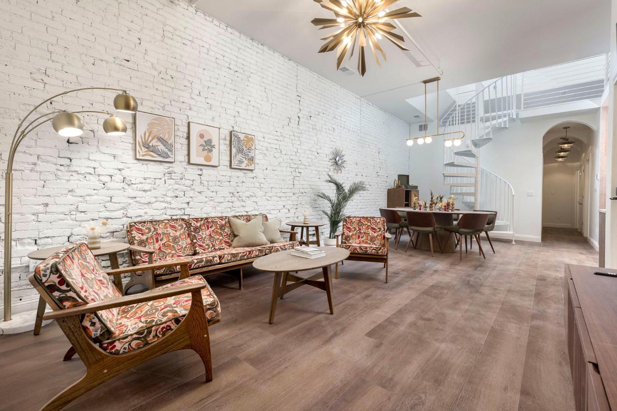 Apartment Skyline Bourbon Loft By Hollyhock 5 Bedrooms-2 Baths With Soaking Tub