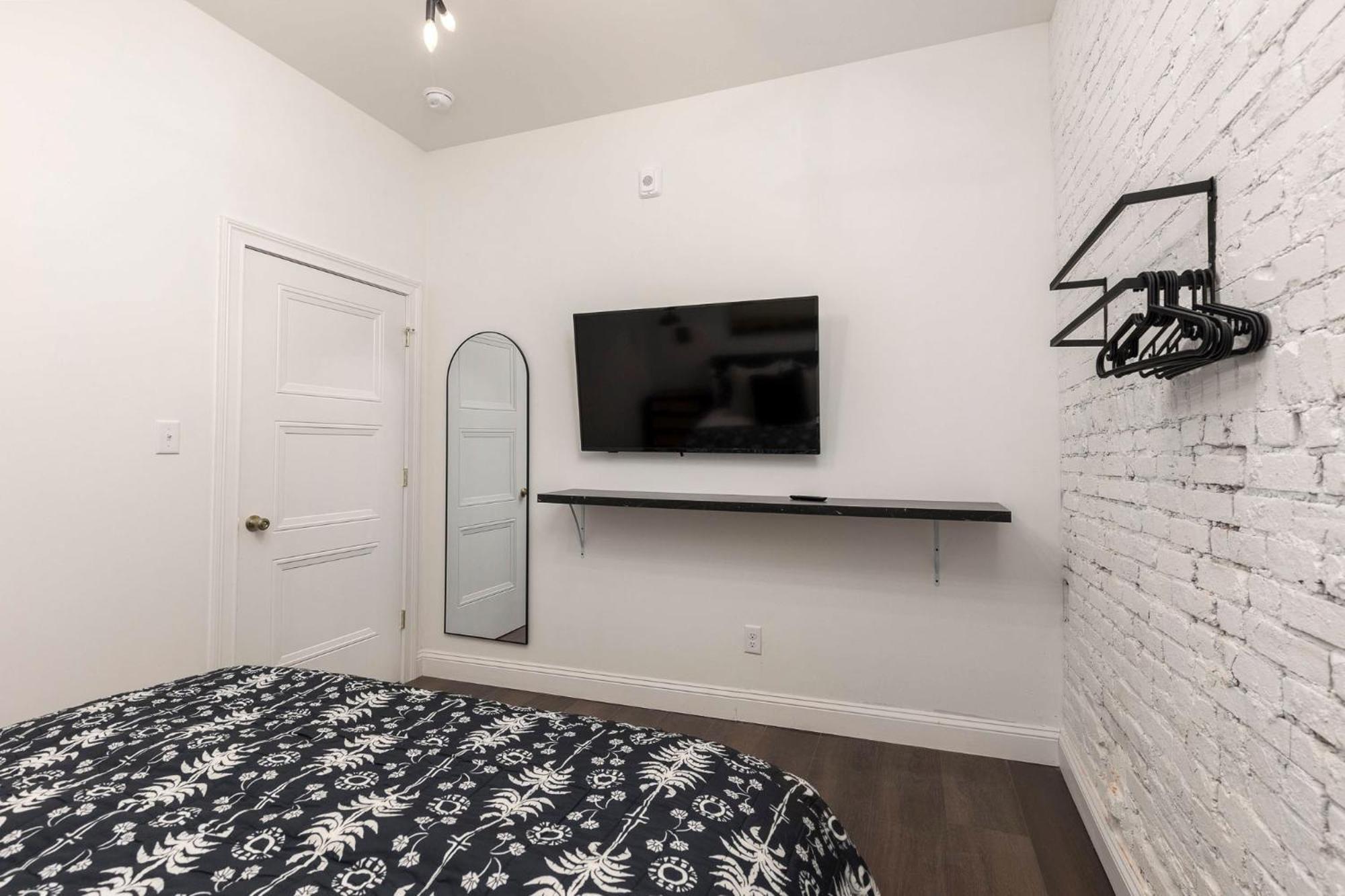 Skyline Bourbon Loft By Hollyhock 5 Bedrooms-2 Baths With Soaking Tub Louisville