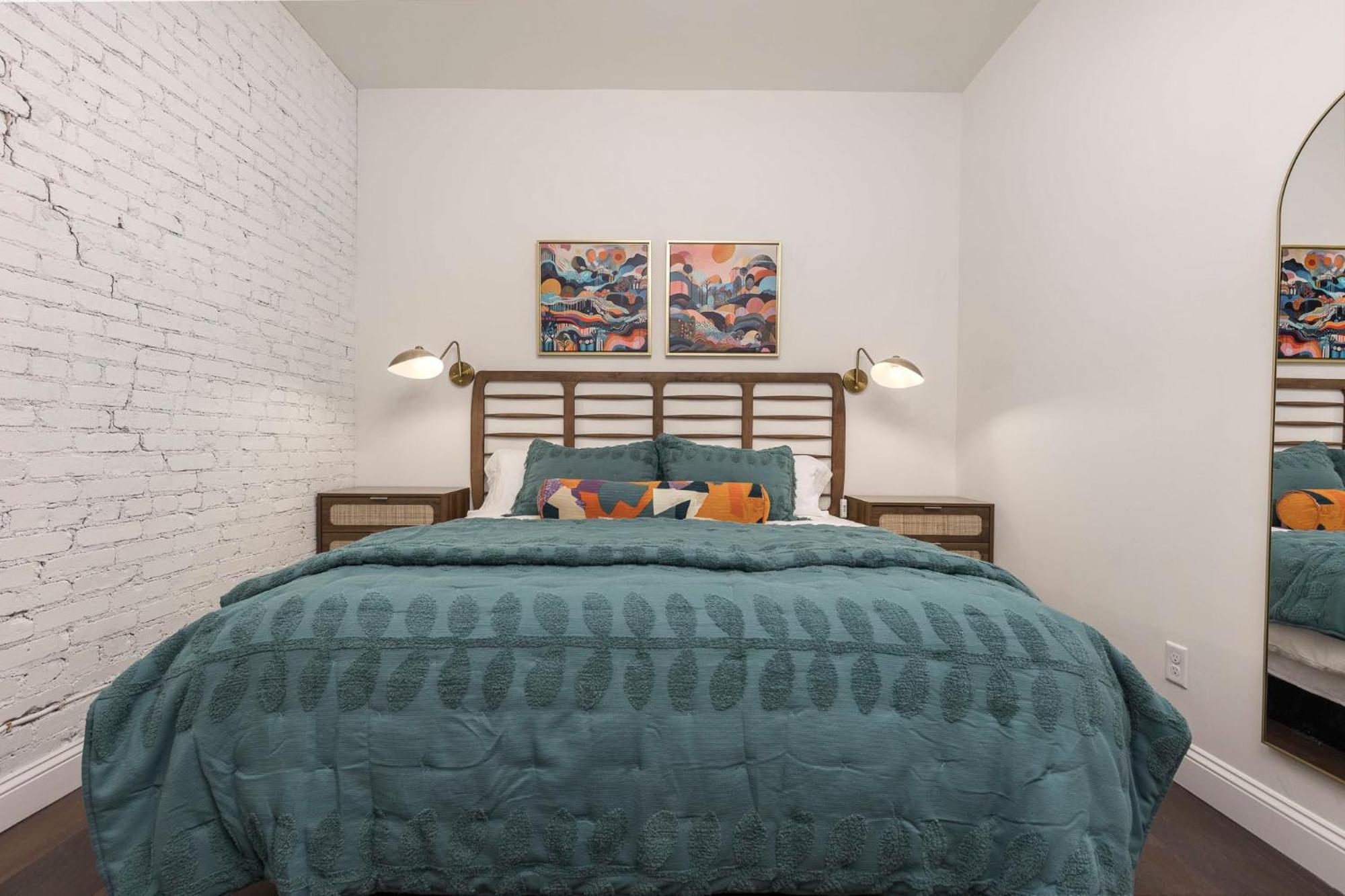 Skyline Bourbon Loft By Hollyhock 5 Bedrooms-2 Baths With Soaking Tub Louisville