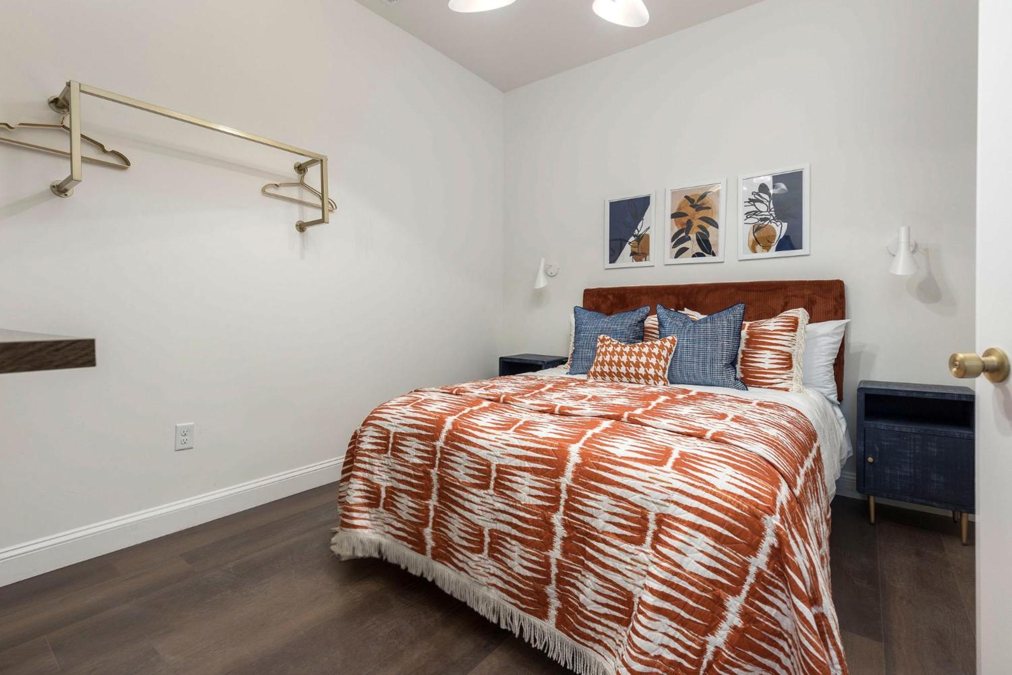 Apartment Skyline Bourbon Loft By Hollyhock 5 Bedrooms-2 Baths With Soaking Tub Louisville