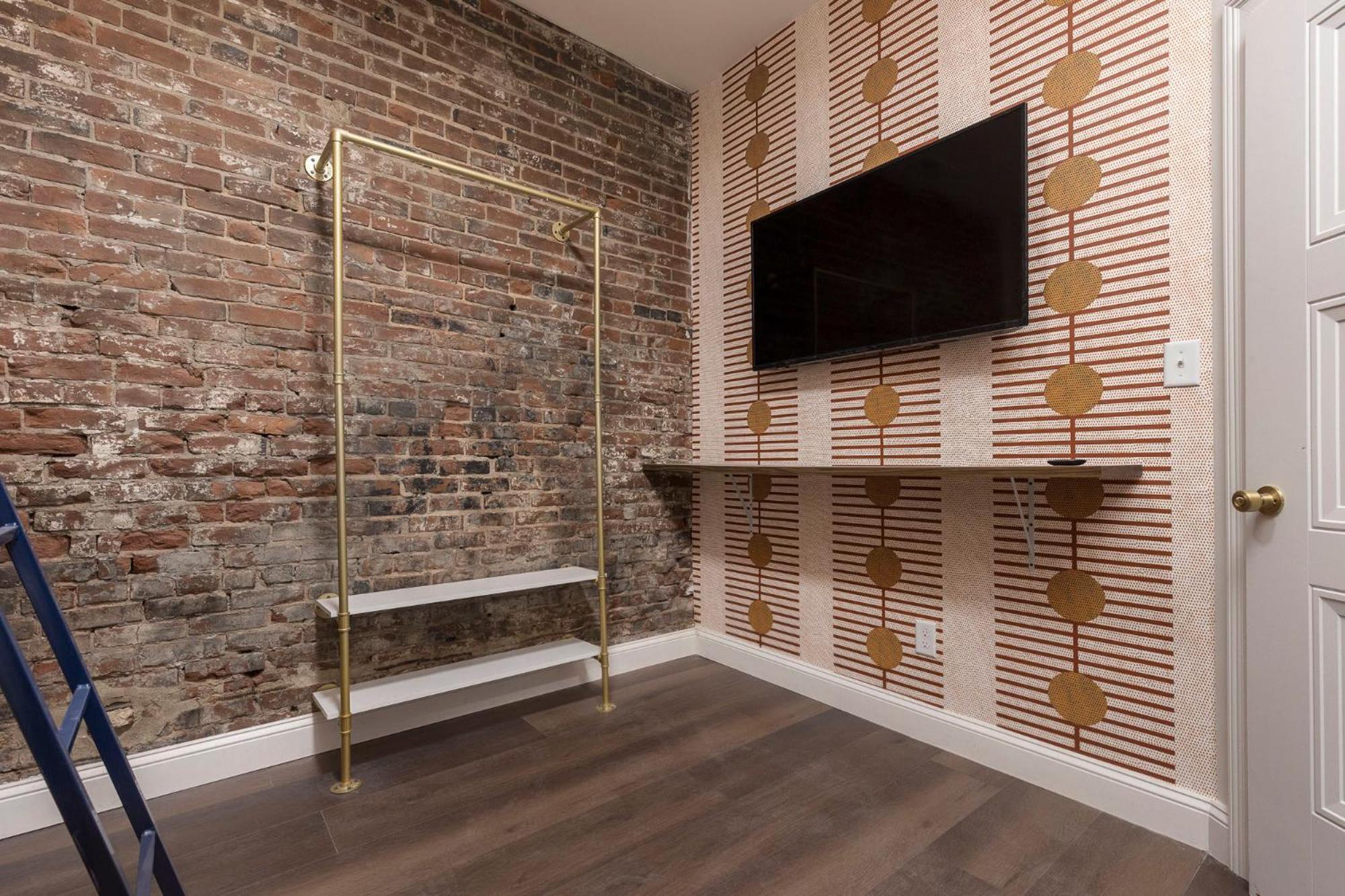Skyline Bourbon Loft By Hollyhock 5 Bedrooms-2 Baths With Soaking Tub