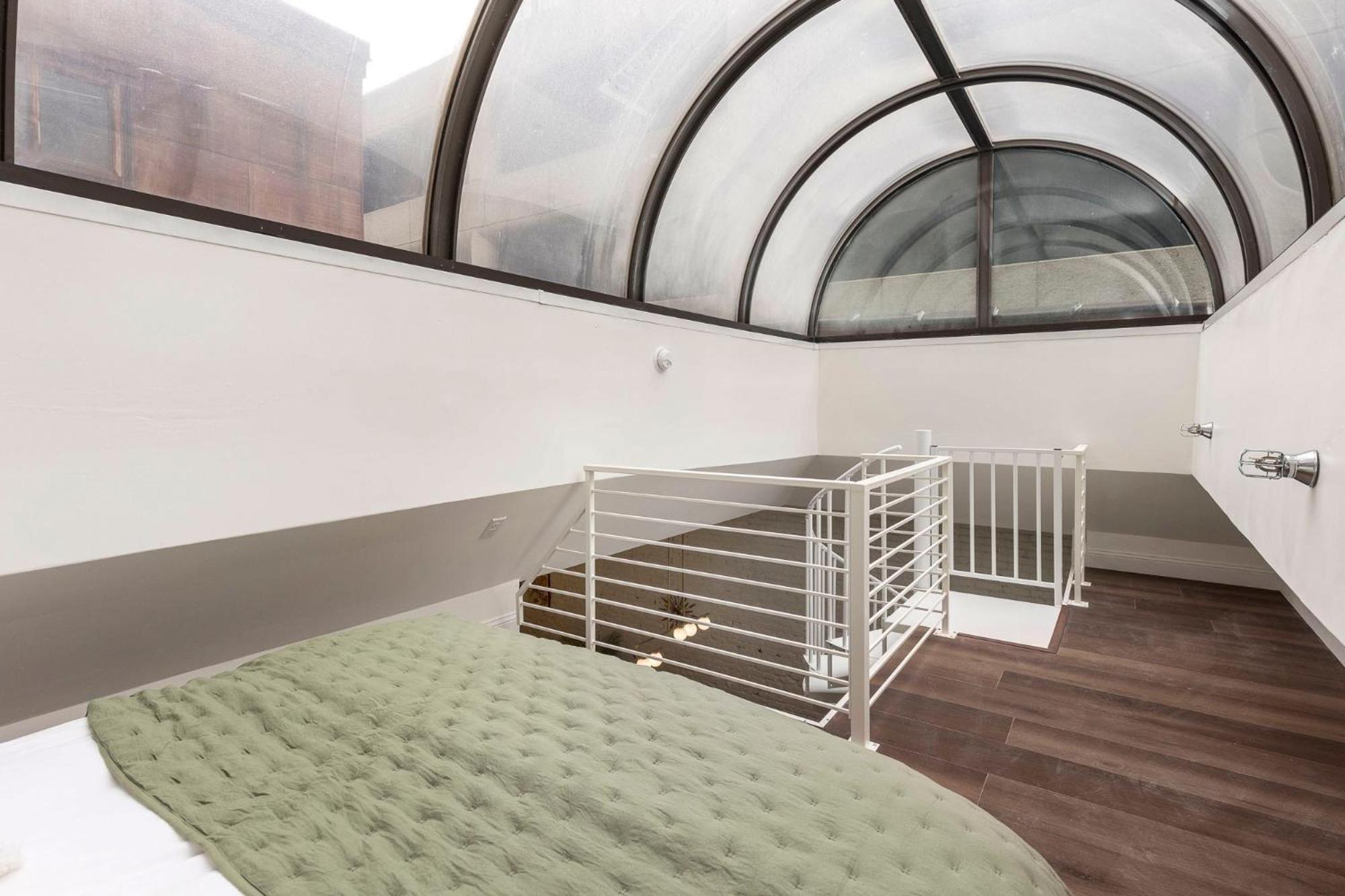 Skyline Bourbon Loft By Hollyhock 5 Bedrooms-2 Baths With Soaking Tub