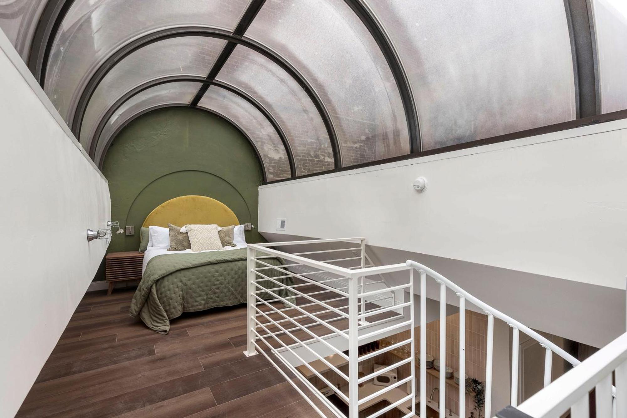 Apartment Skyline Bourbon Loft By Hollyhock 5 Bedrooms-2 Baths With Soaking Tub