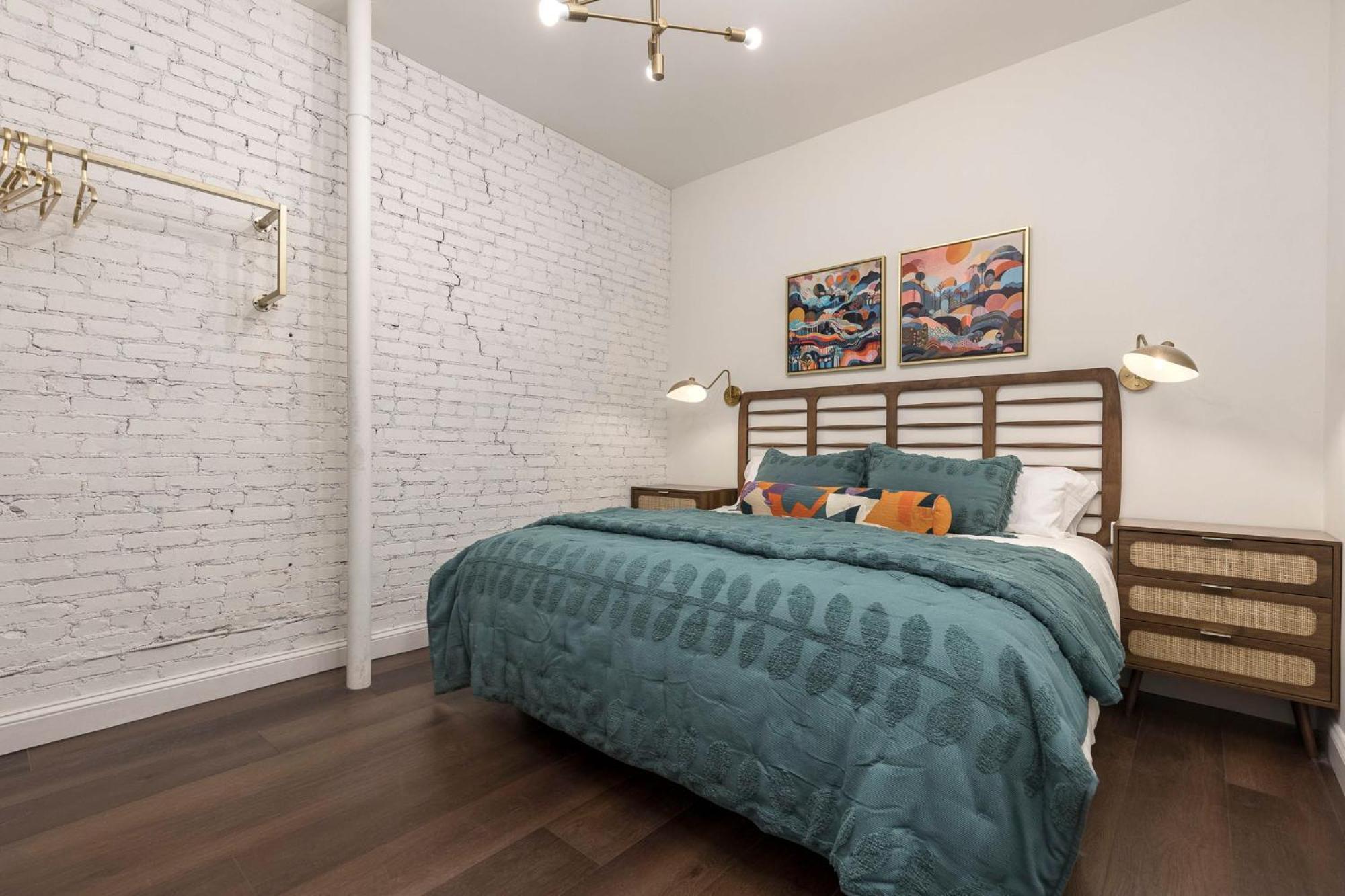 Apartment Skyline Bourbon Loft By Hollyhock 5 Bedrooms-2 Baths With Soaking Tub Louisville
