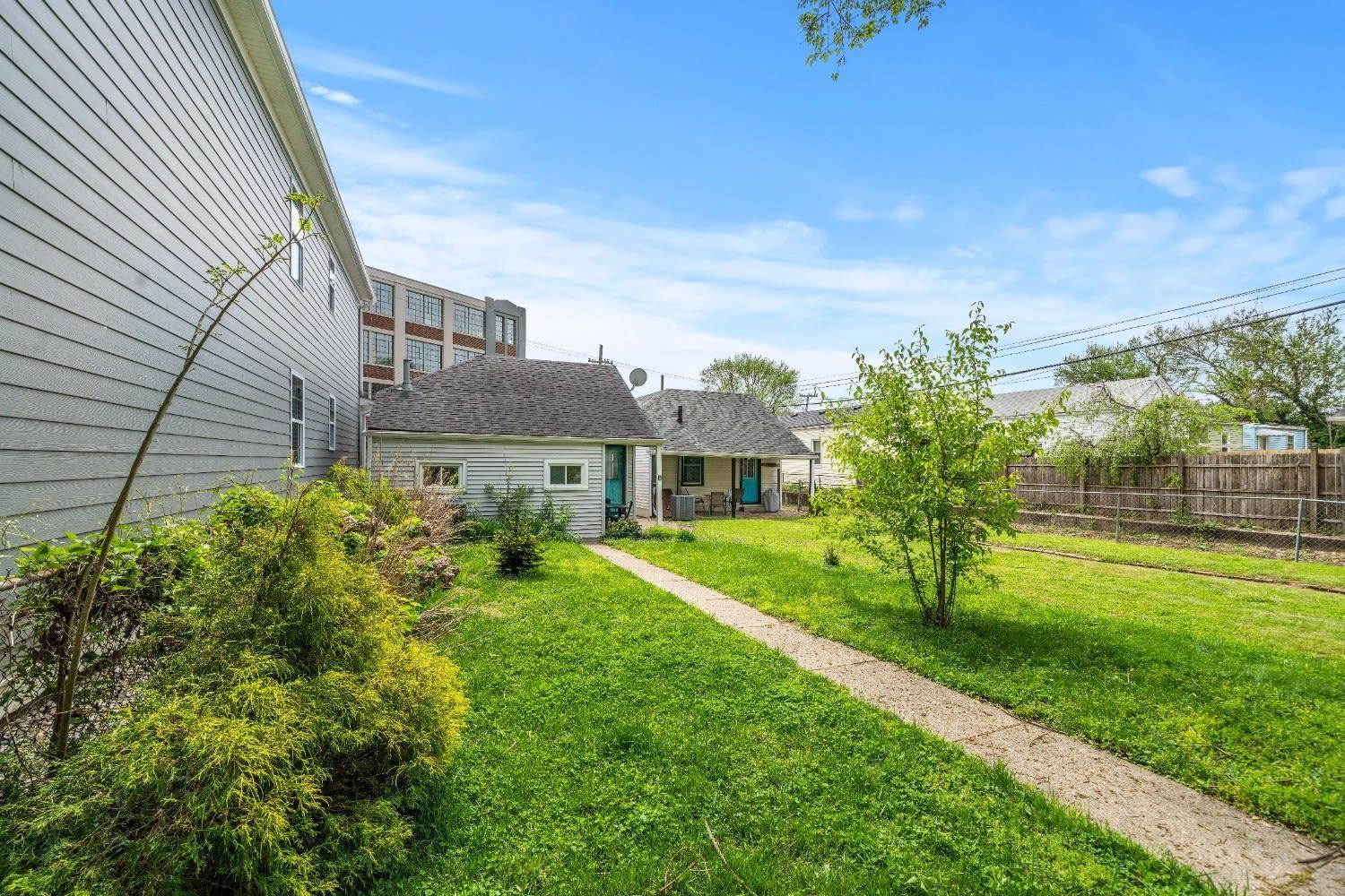 Two Cozy Homes Near Louisville's Popular Spots Holiday home