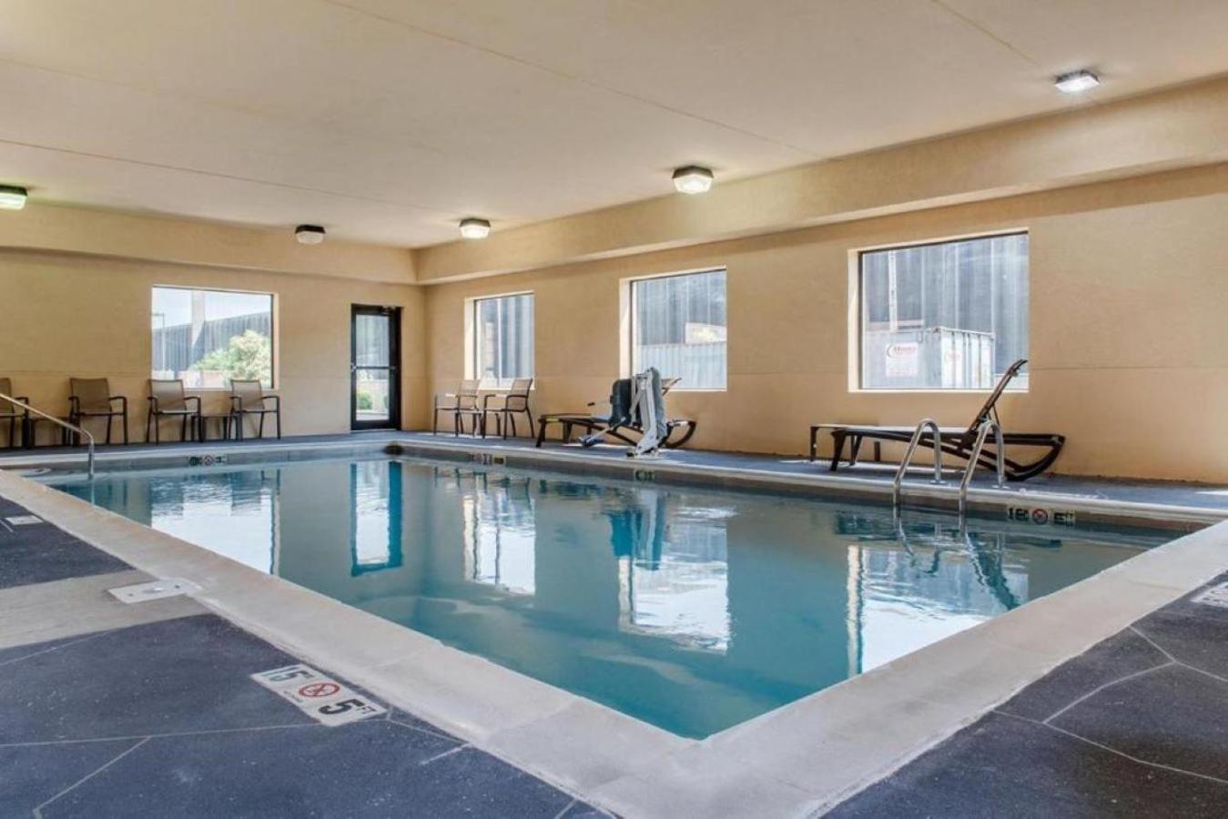 Hotel Comfort Airport Louisville