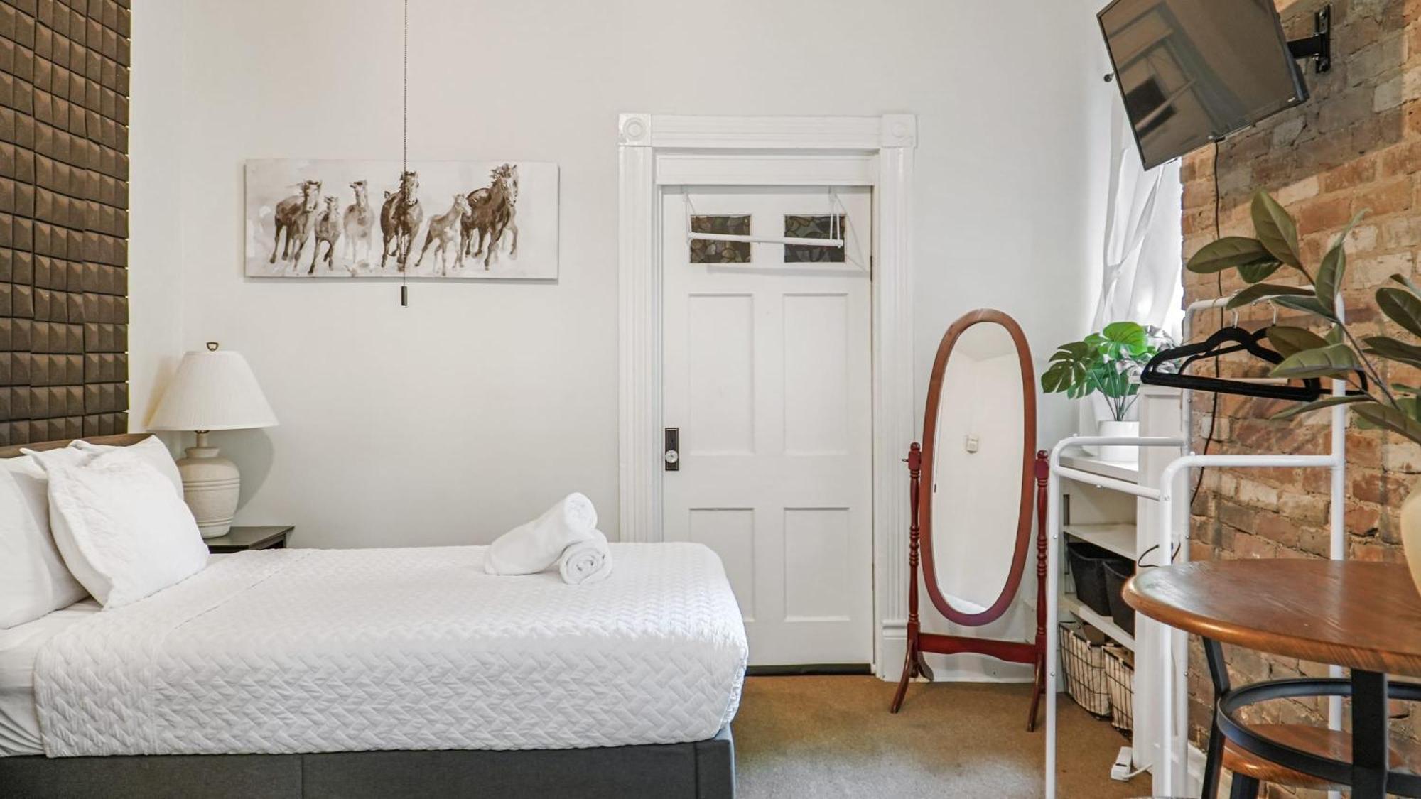 Spacious Historic House Near Sites Louisville