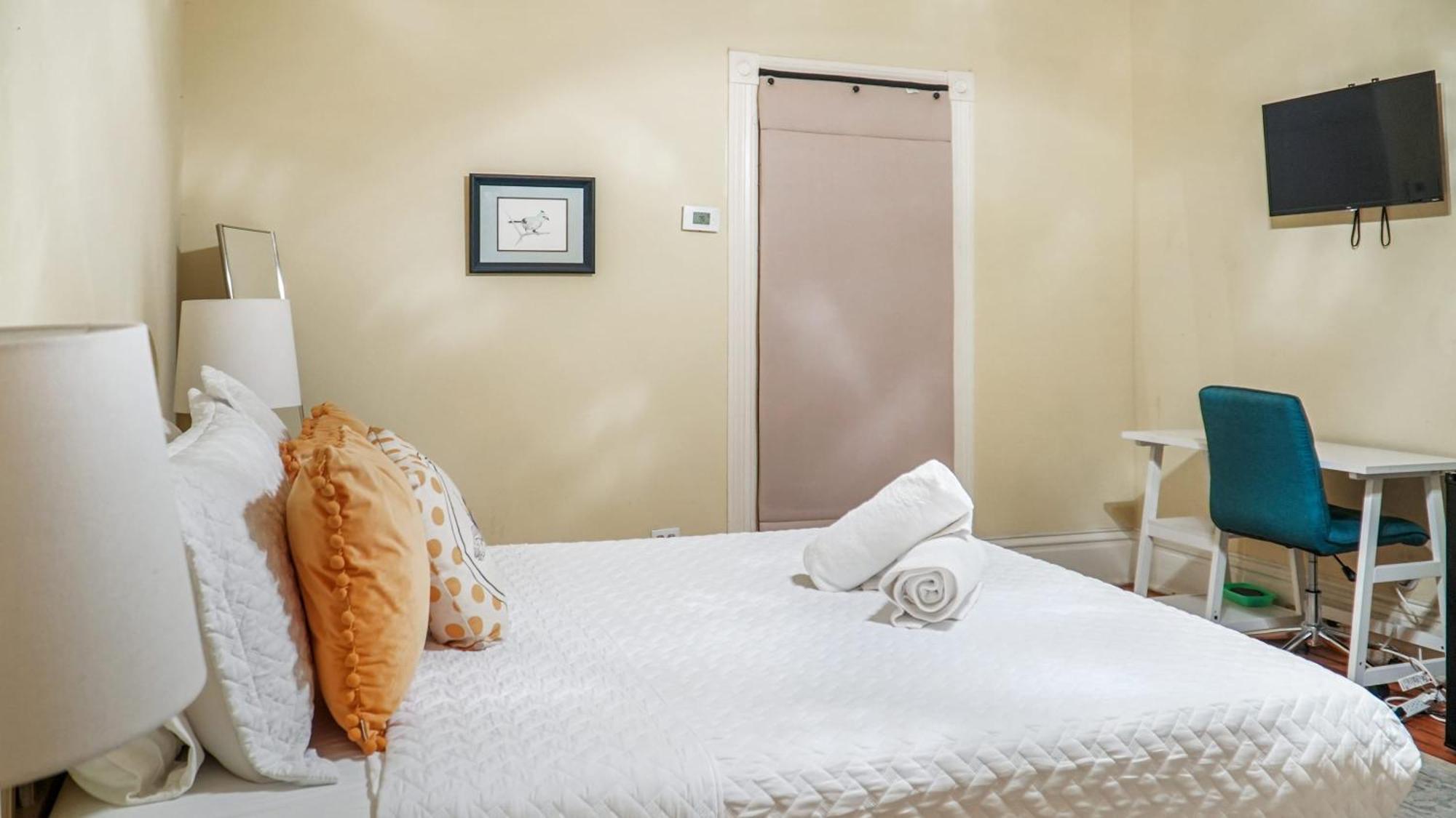 Spacious Historic House Near Sites