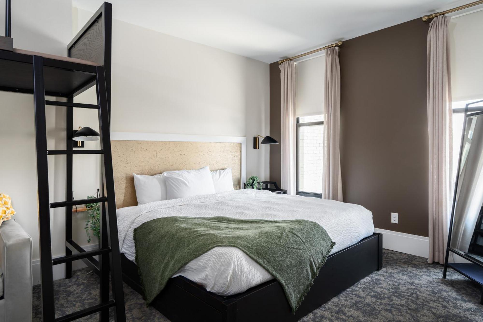 Hancock House Inn 3*