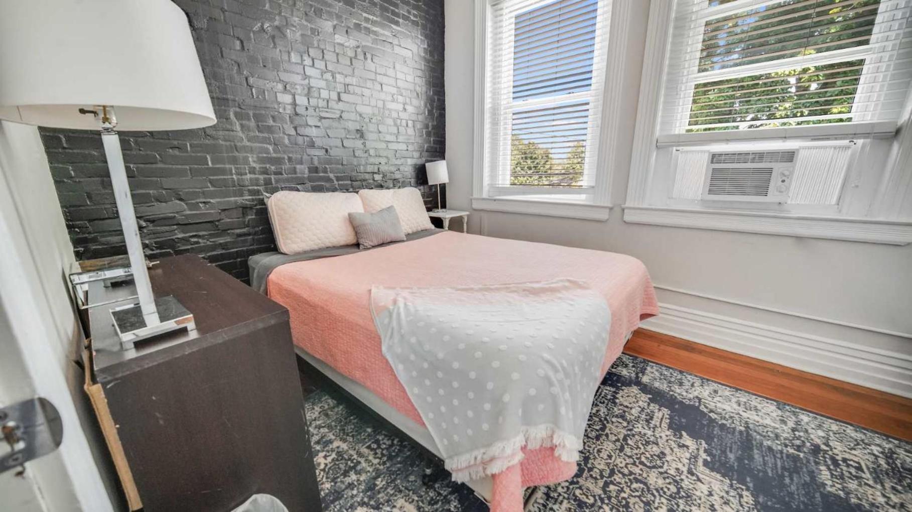 Historic 3-br Downtown Bourbon Getaway Holiday home *