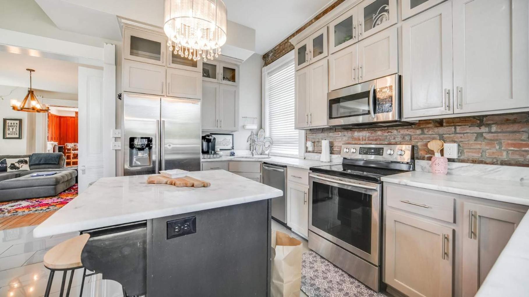 Historic 3-br Downtown Bourbon Getaway Holiday home