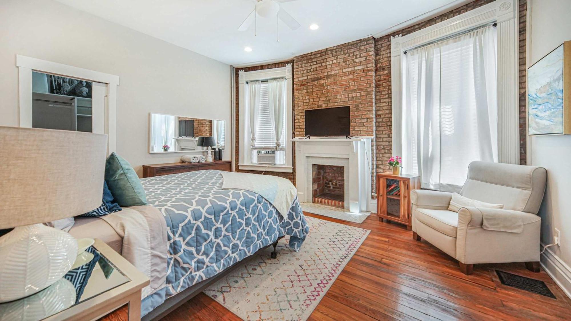 Holiday home Historic 3-br Downtown Bourbon Getaway *