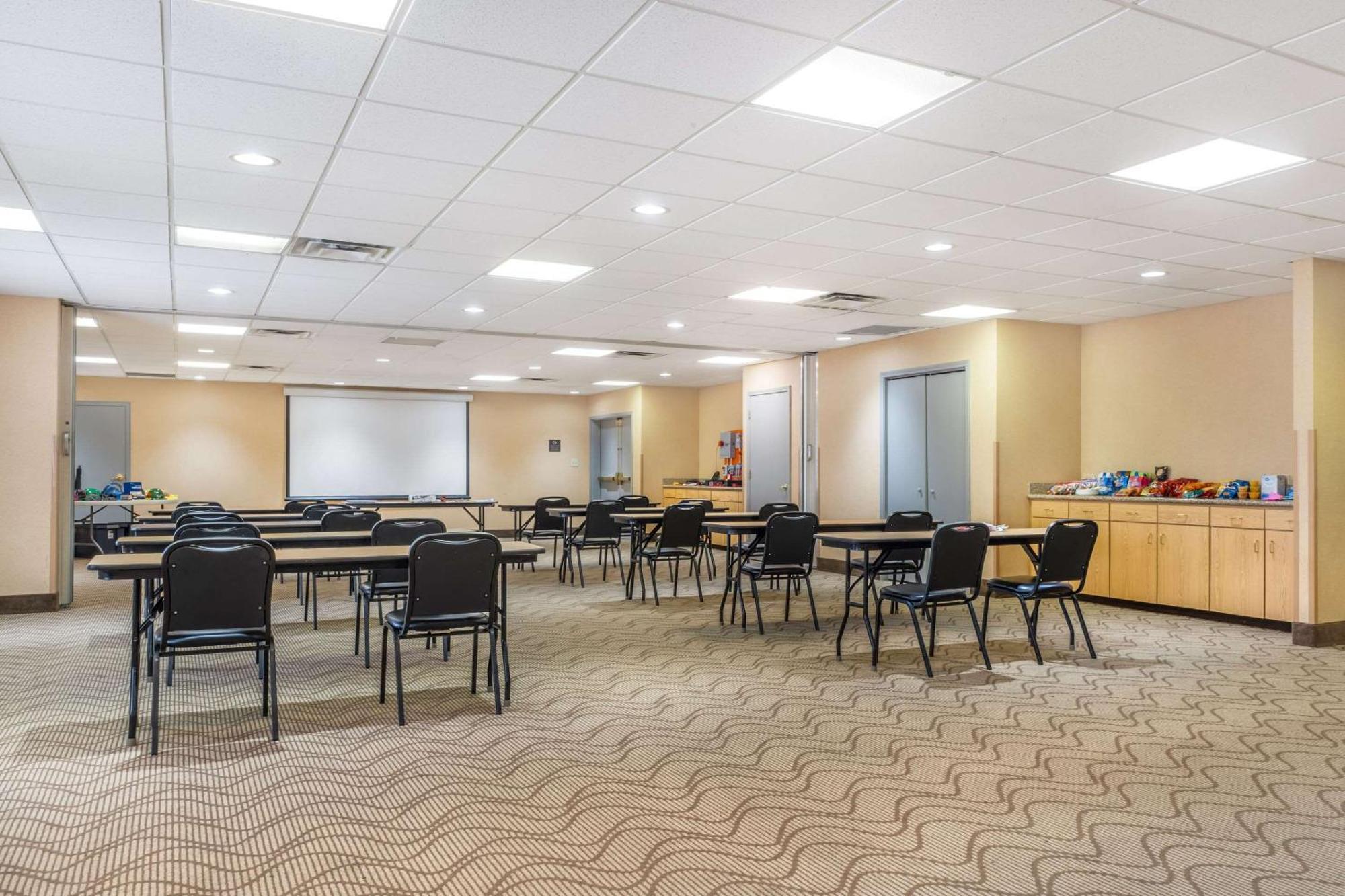 Comfort Airport Hotel 3*