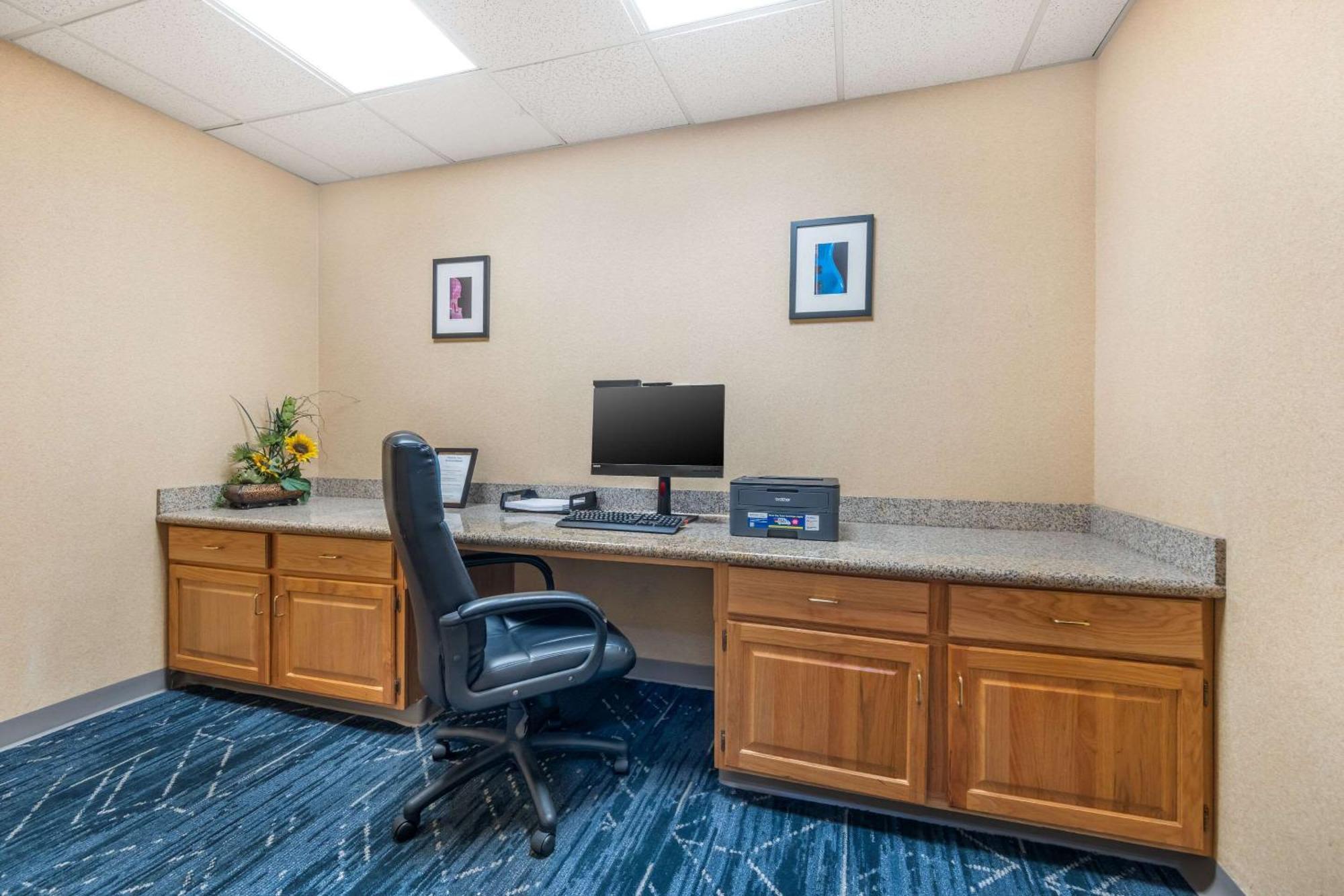 Hotel Comfort Airport Louisville