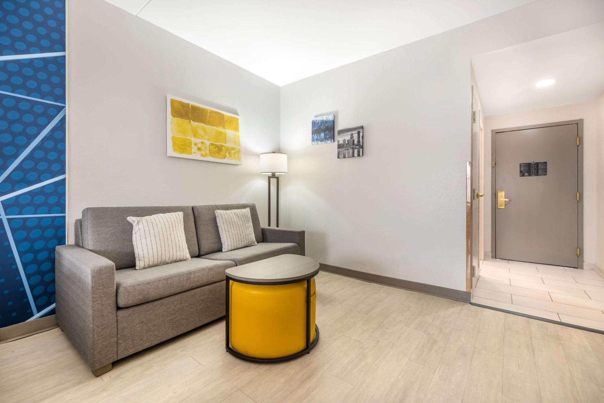 Hotel Comfort Airport 3*