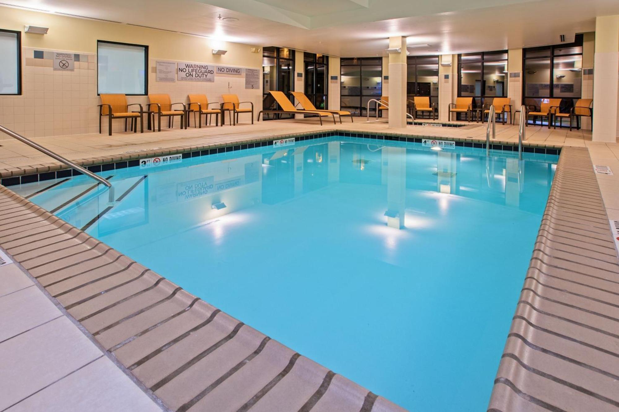 Courtyard Northeast Hotel 3*