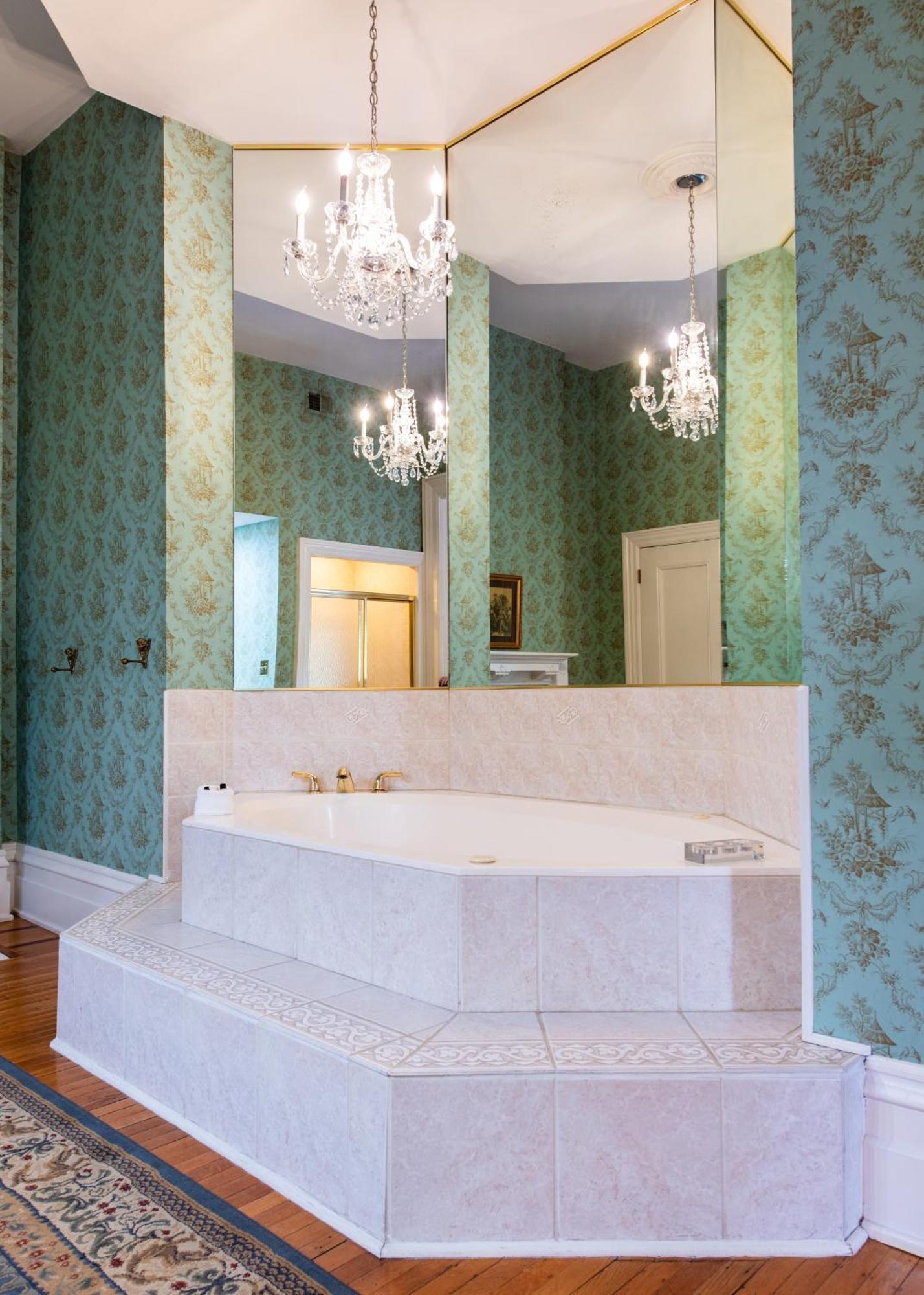 Dupont Mansion Bed & Breakfast *