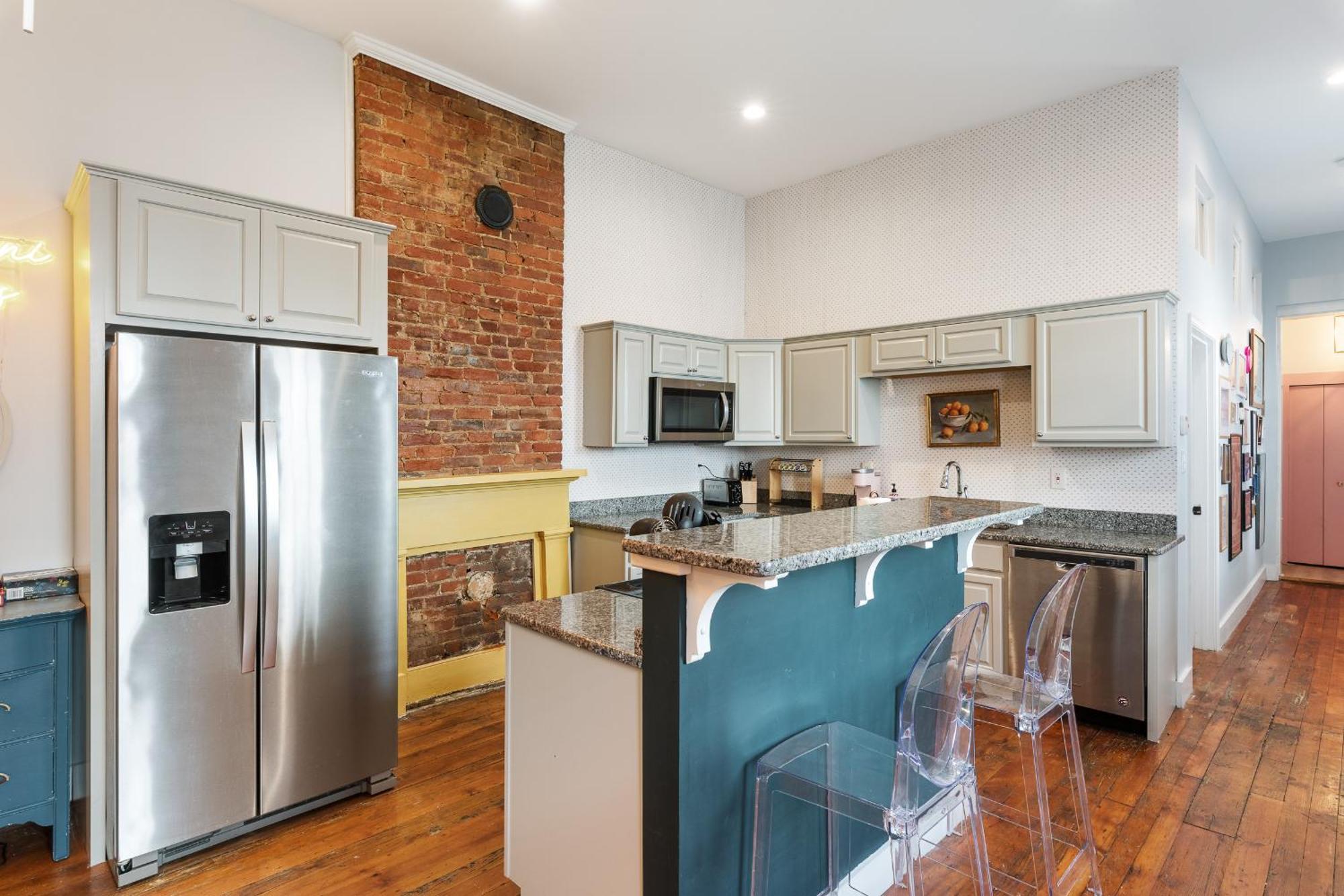 Grand Millennial Germantown 2 Bedroom Shotgun * Louisville