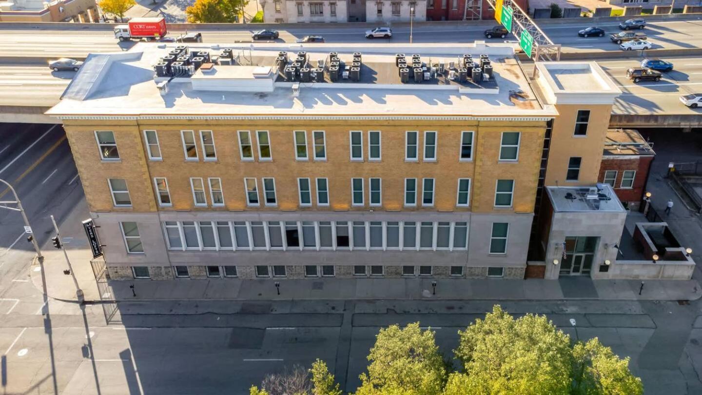 Bright And Modern In # 104 *