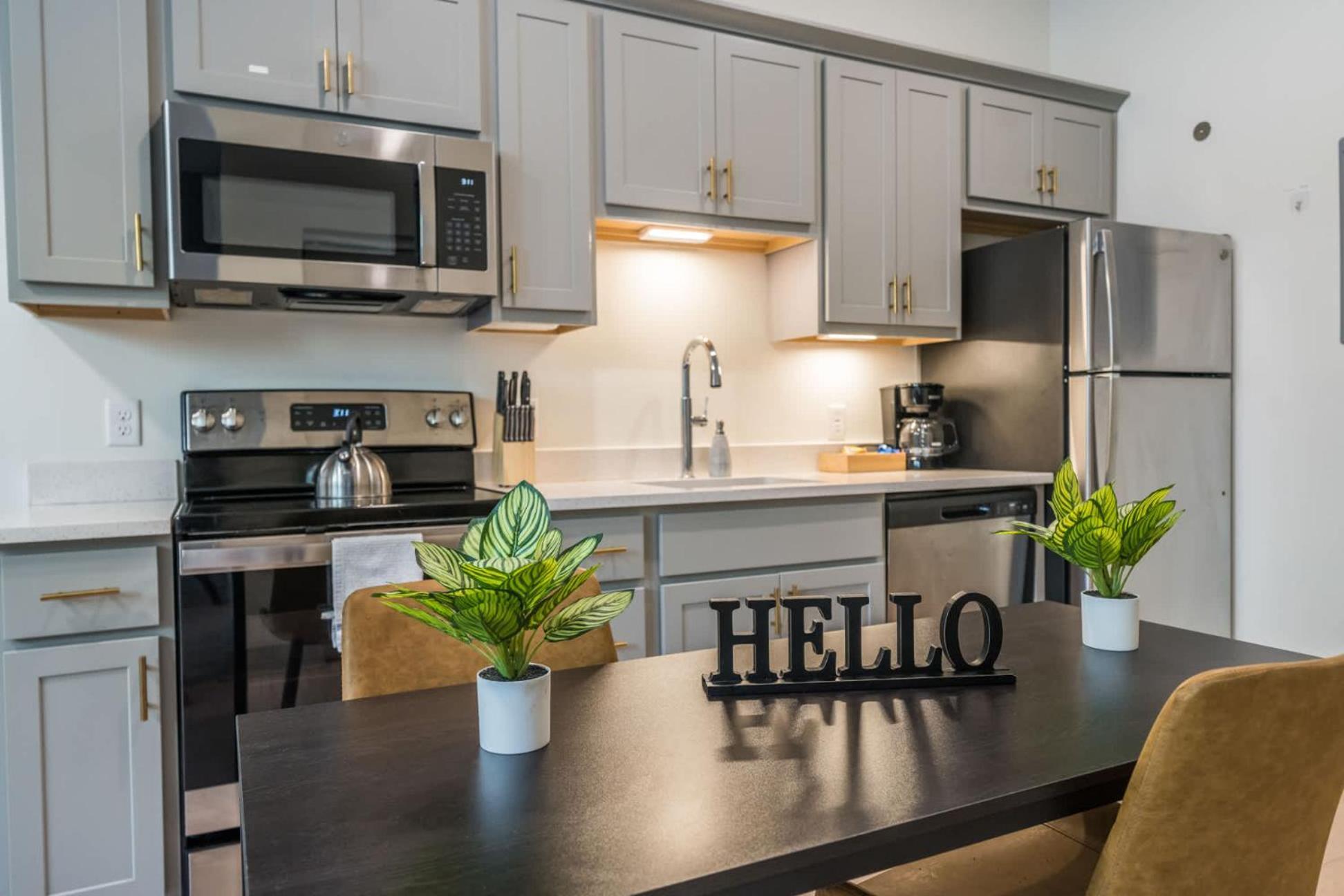 Bright And Modern In # 104 Apartment