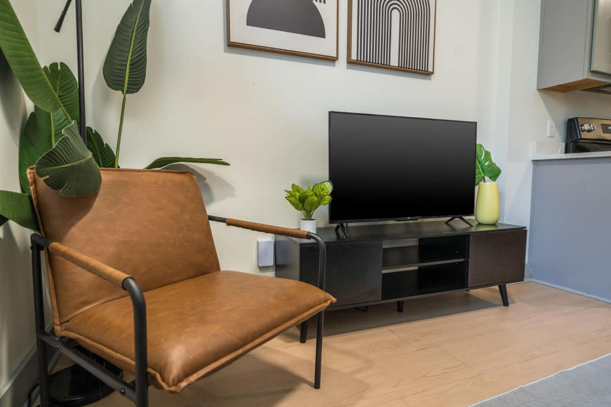 Bright And Modern In # 104 Apartment *