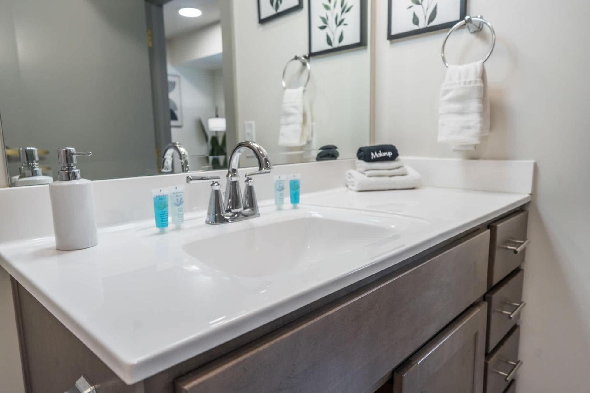 Bright And Modern In # 104 Apartment Louisville