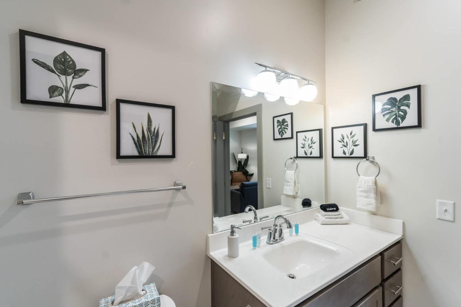 Apartment Bright And Modern In # 104 *