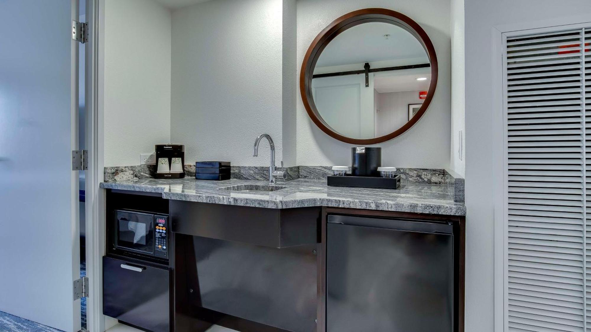 Embassy By Hilton East 4*