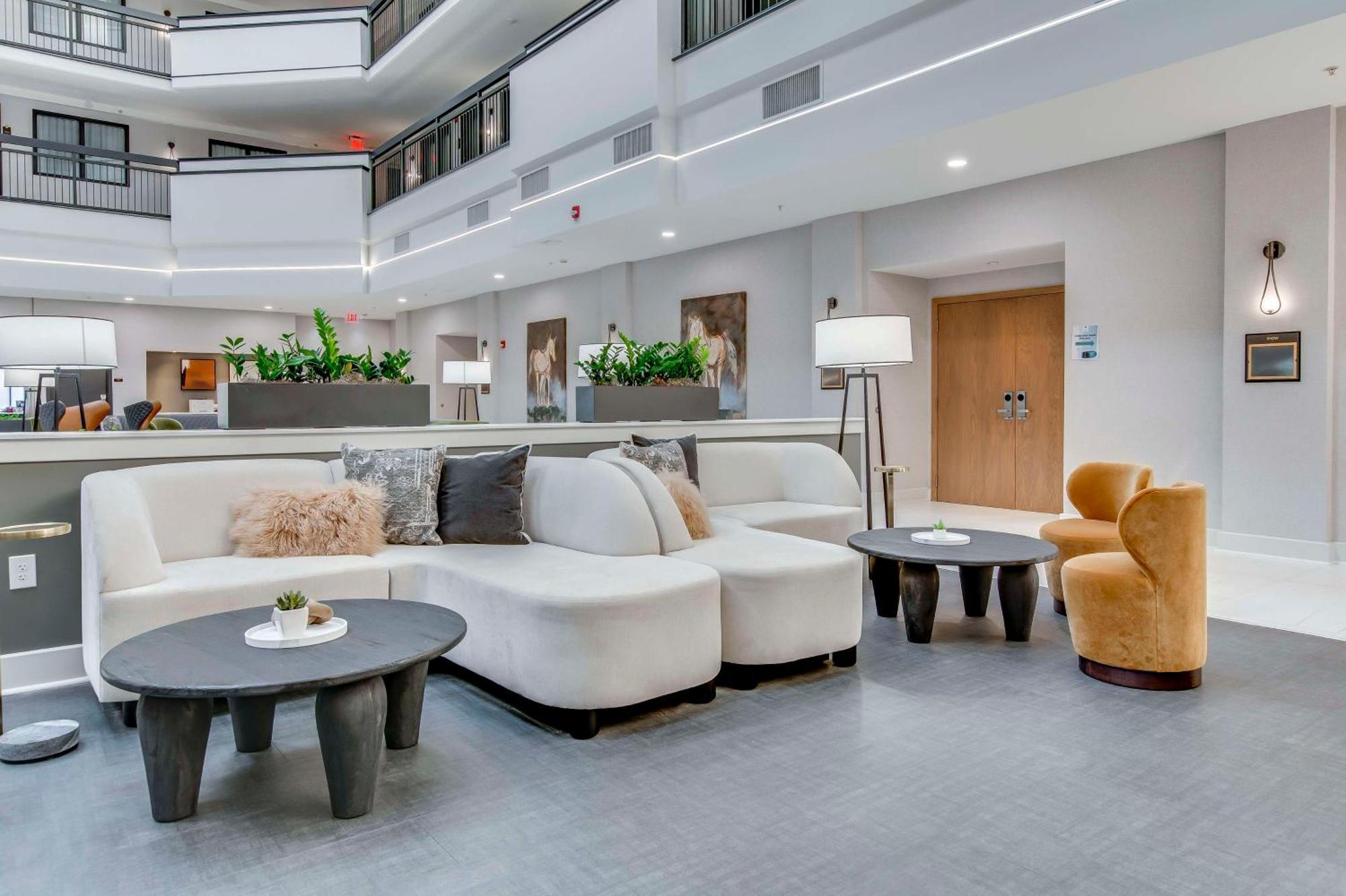 Embassy By Hilton East Hotel Louisville
