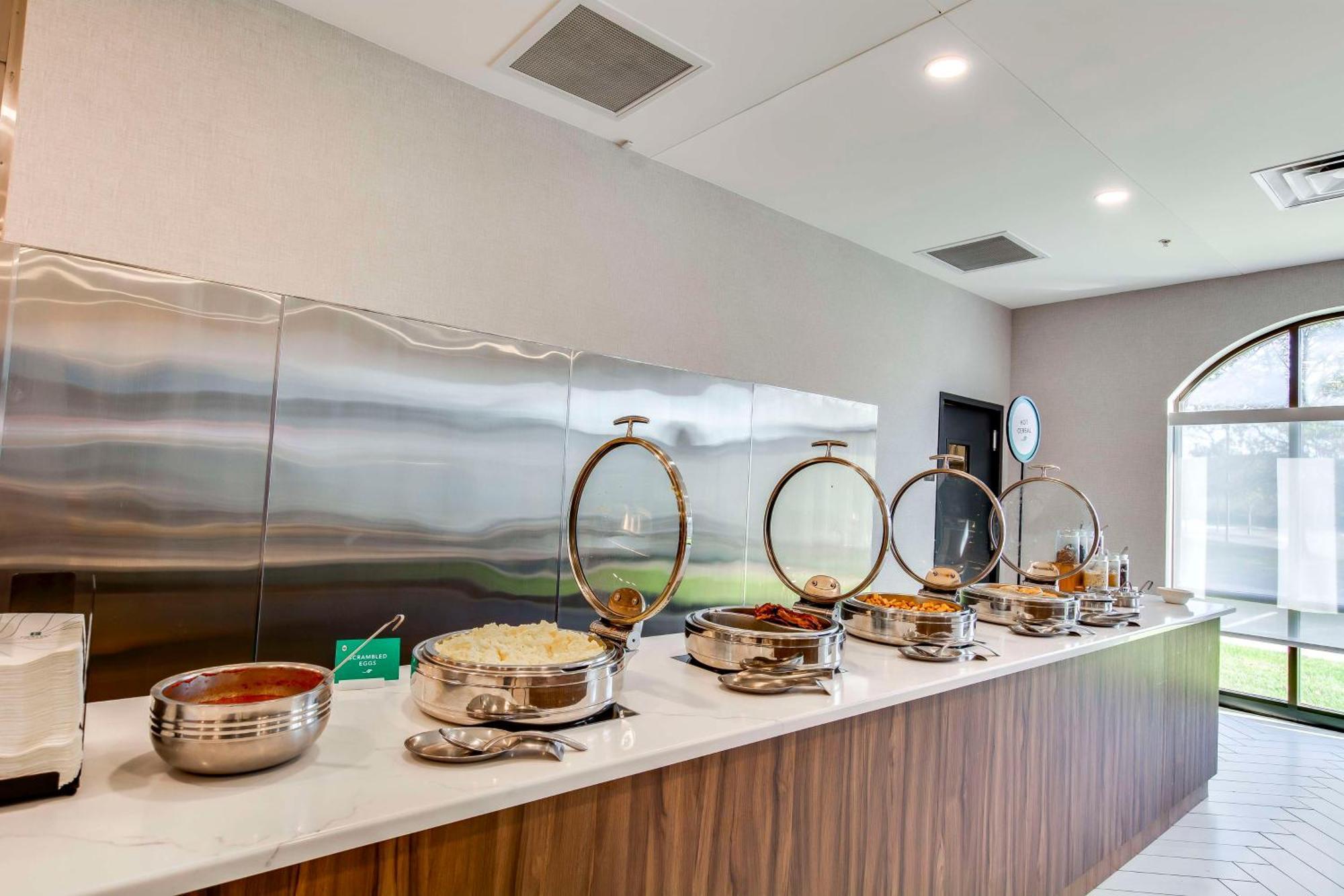 Embassy By Hilton East Hotel 4*