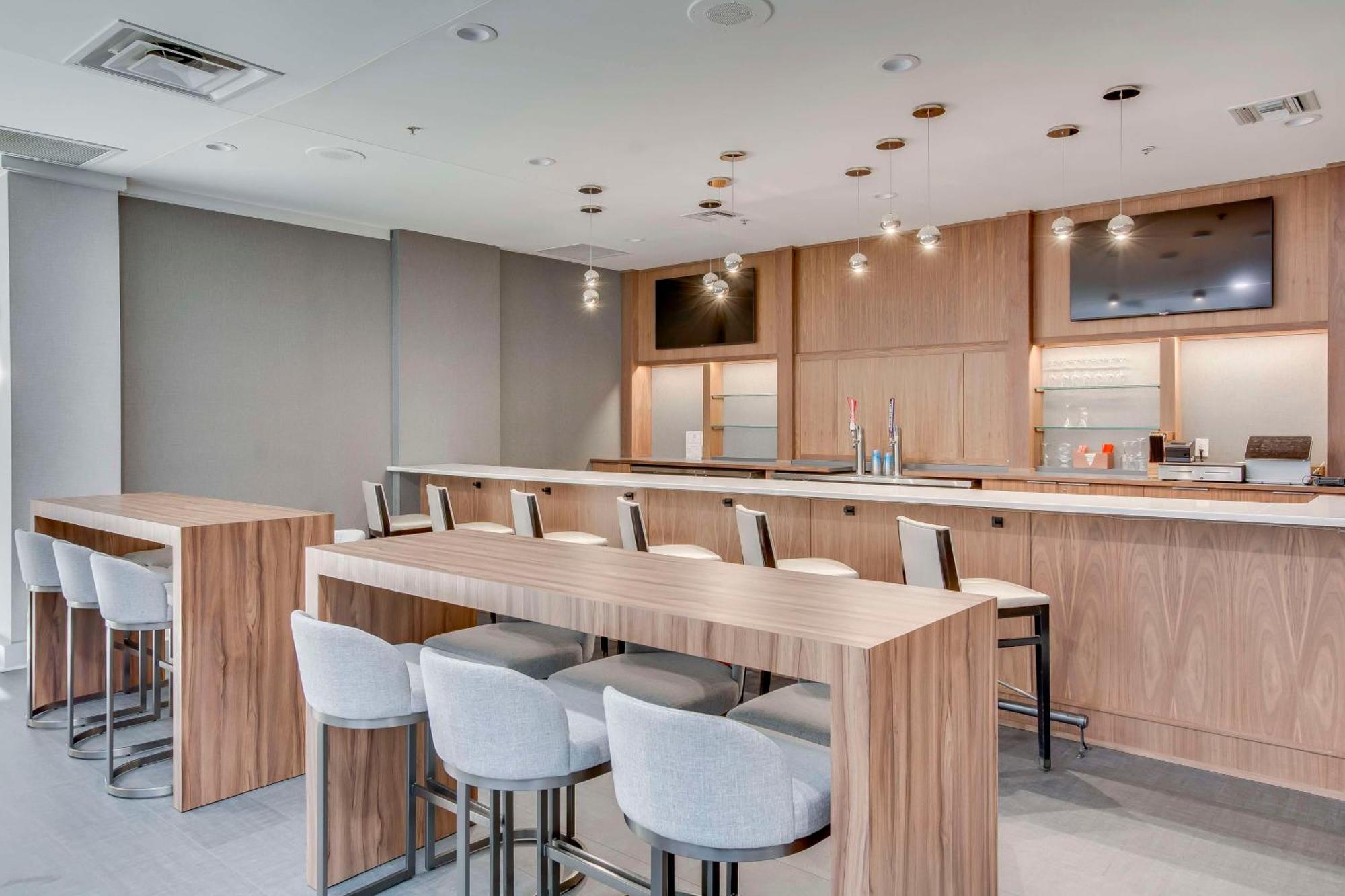Embassy By Hilton East Hotel 4*