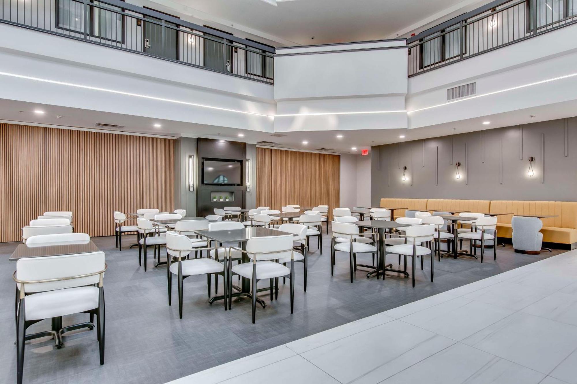 Embassy By Hilton East 4* Louisville