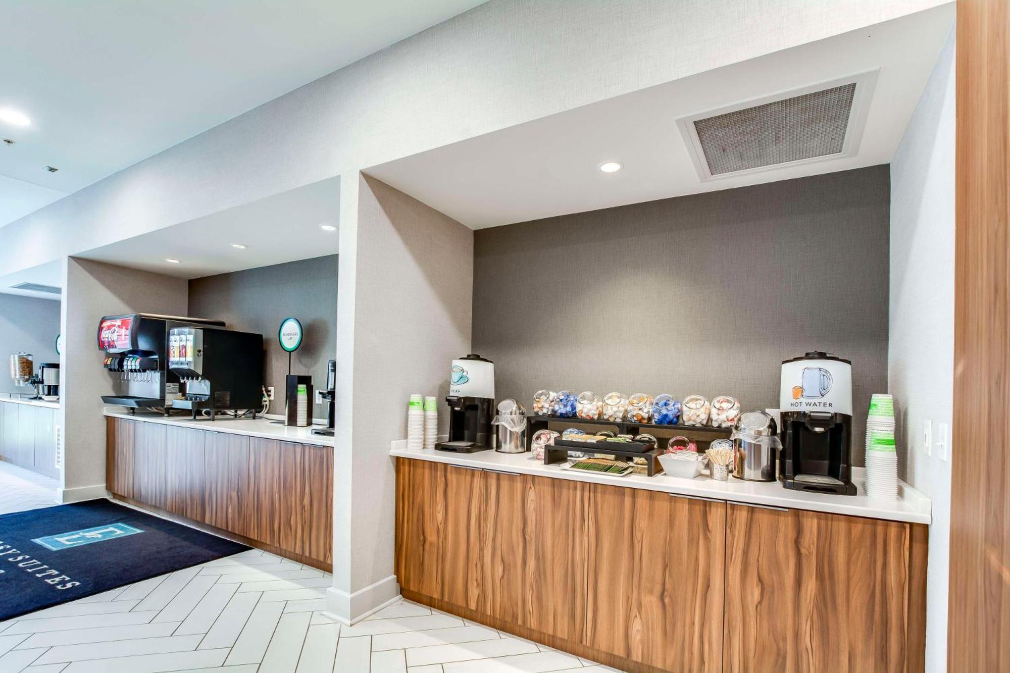 Embassy By Hilton East Hotel Louisville