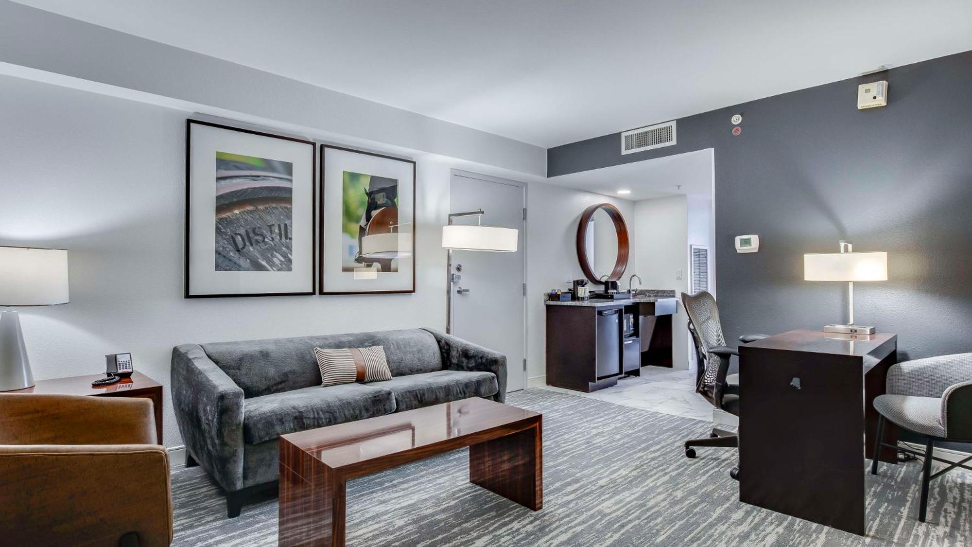 Hotel Embassy By Hilton East
