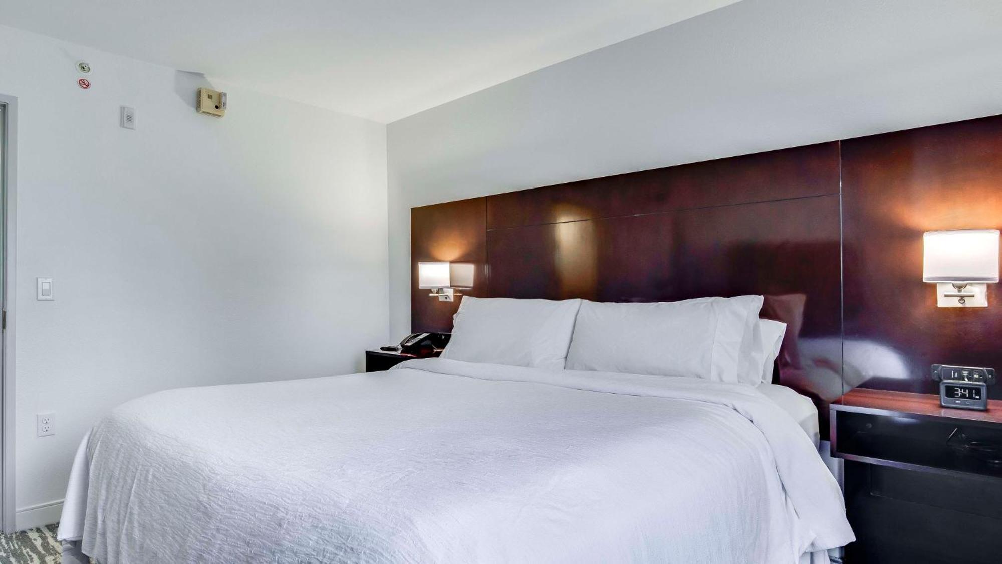 Hotel Embassy By Hilton East 4*