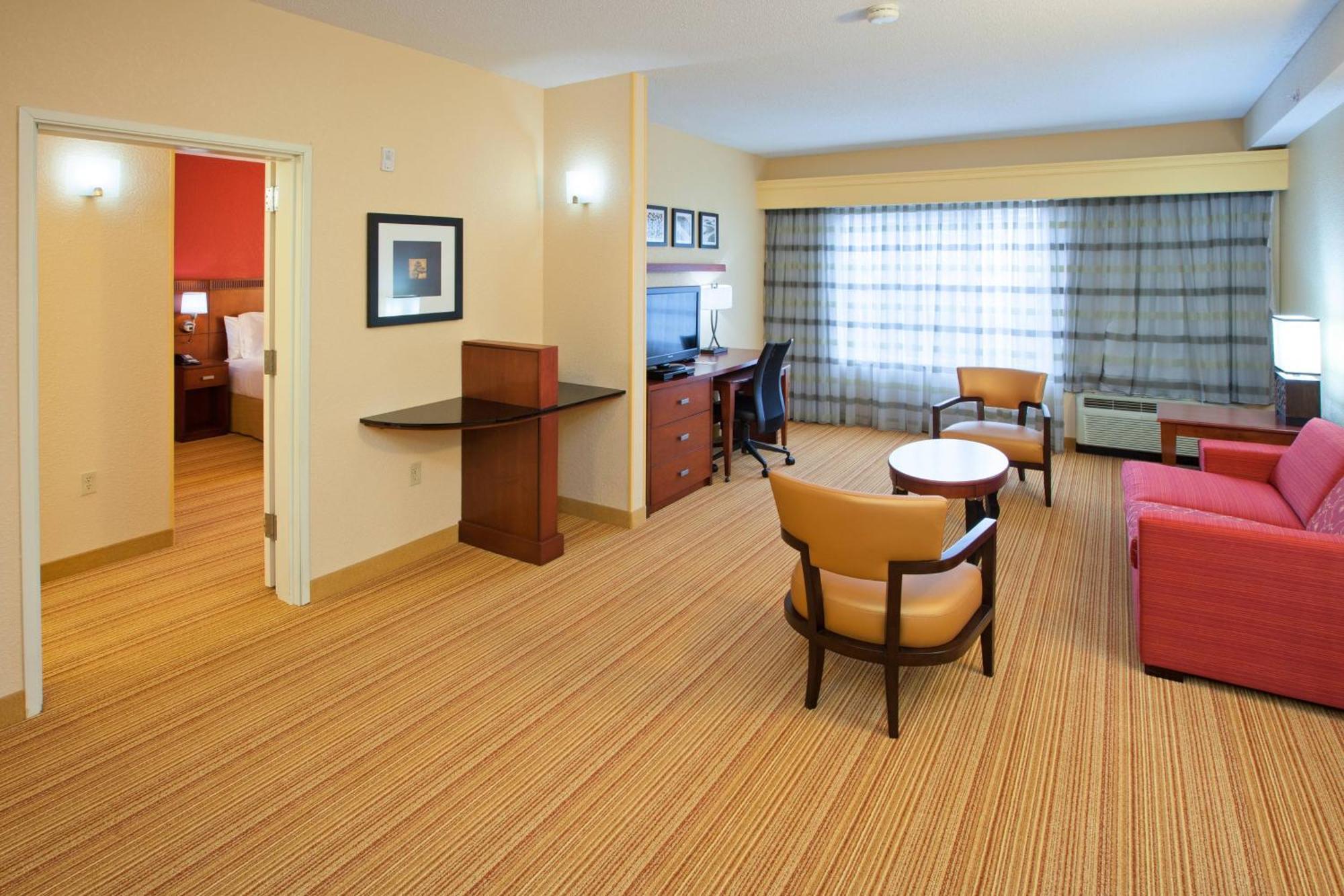 Courtyard Northeast 3* Louisville