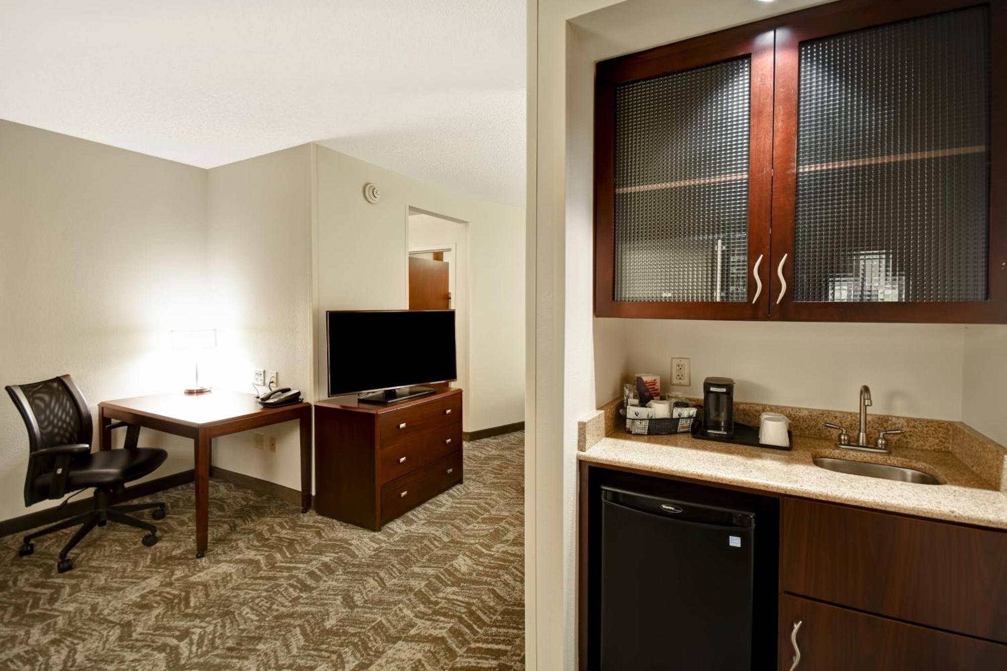 Springhill Airport Hotel 3*