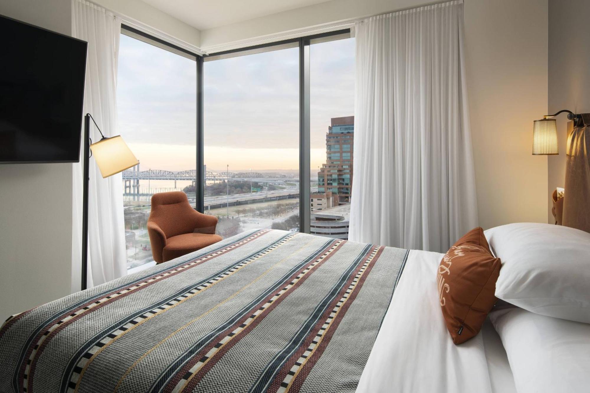 Moxy Downtown Hotel 4*